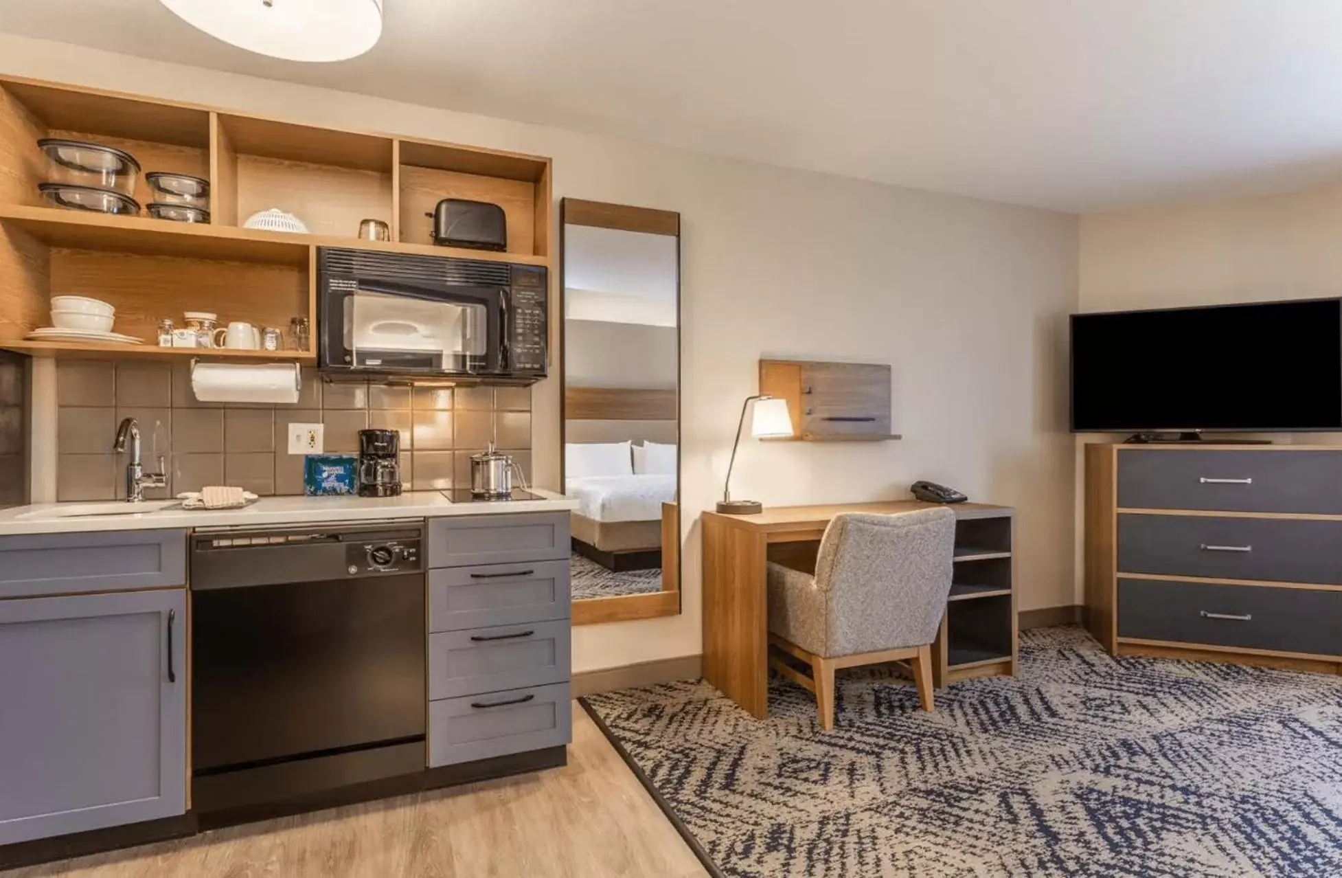 Kitchen or kitchenette, Kitchen/Kitchenette in Candlewood Suites Ofallon, Il - St. Louis Area, an IHG Hotel