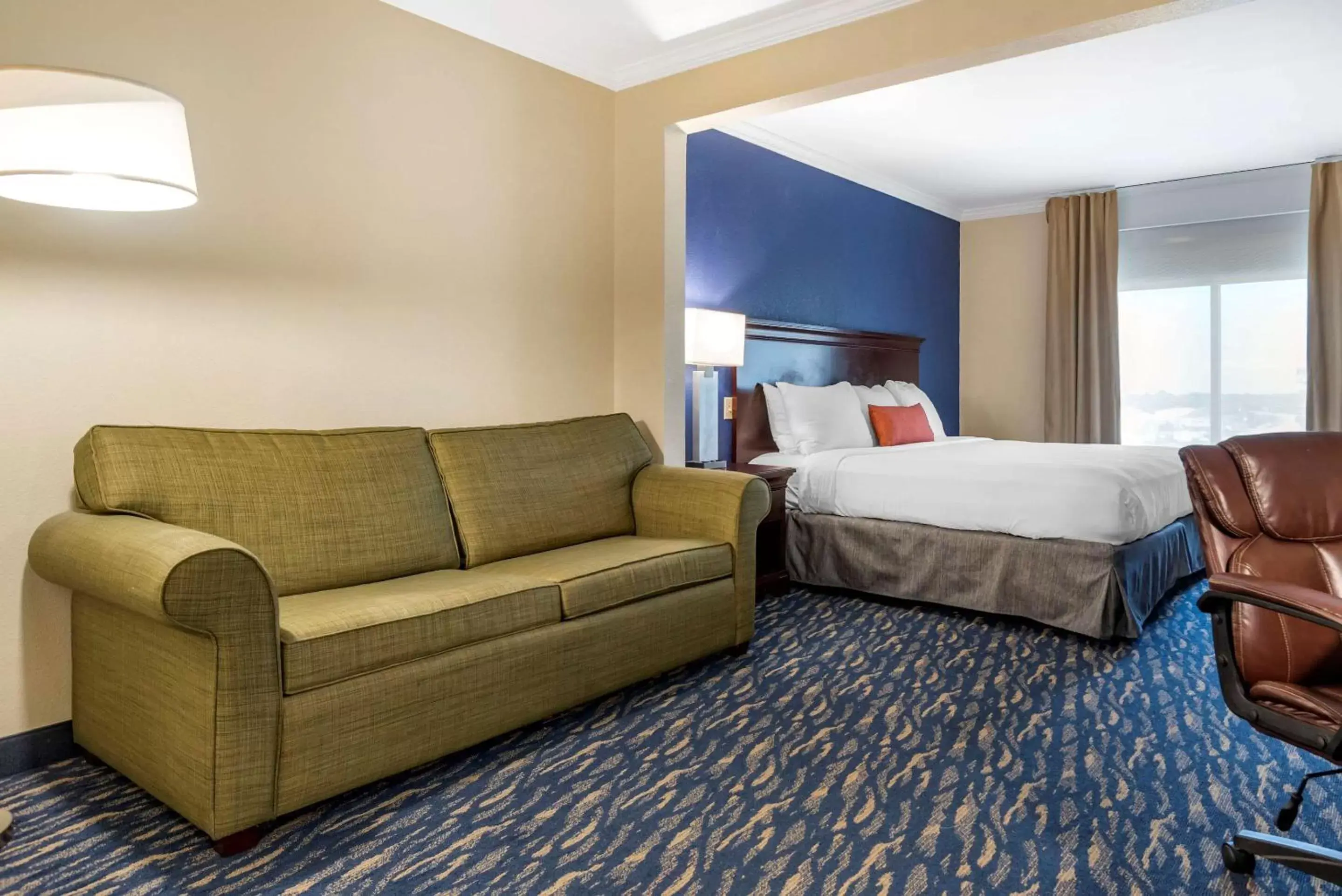 Photo of the whole room in Comfort Inn & Suites New Orleans Airport North