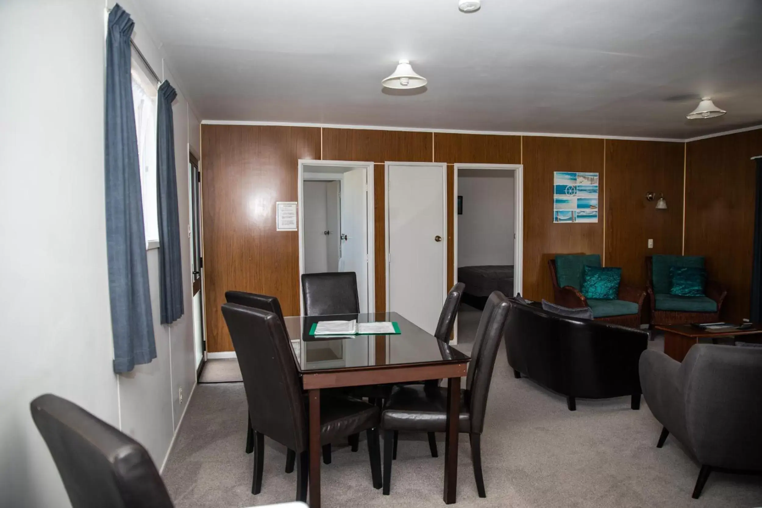 Dining Area in Peninsula Motel