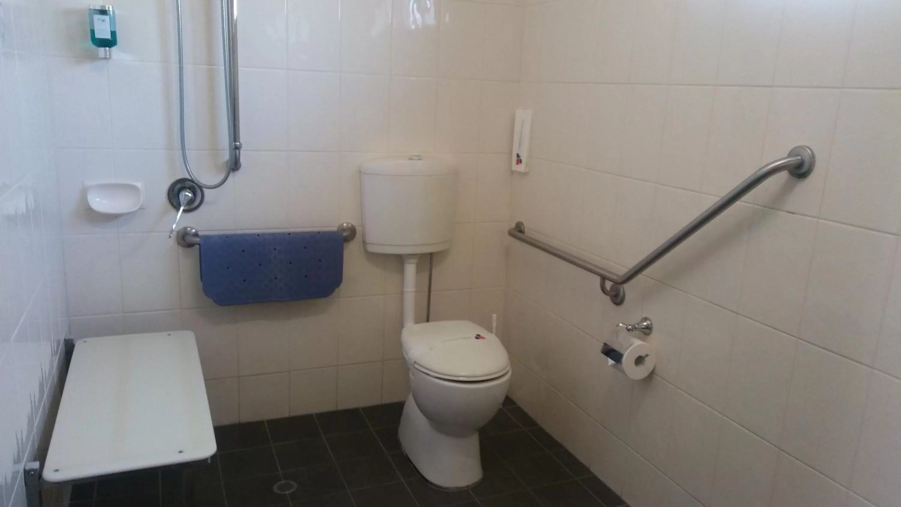 Shower in Shady Rest Motel