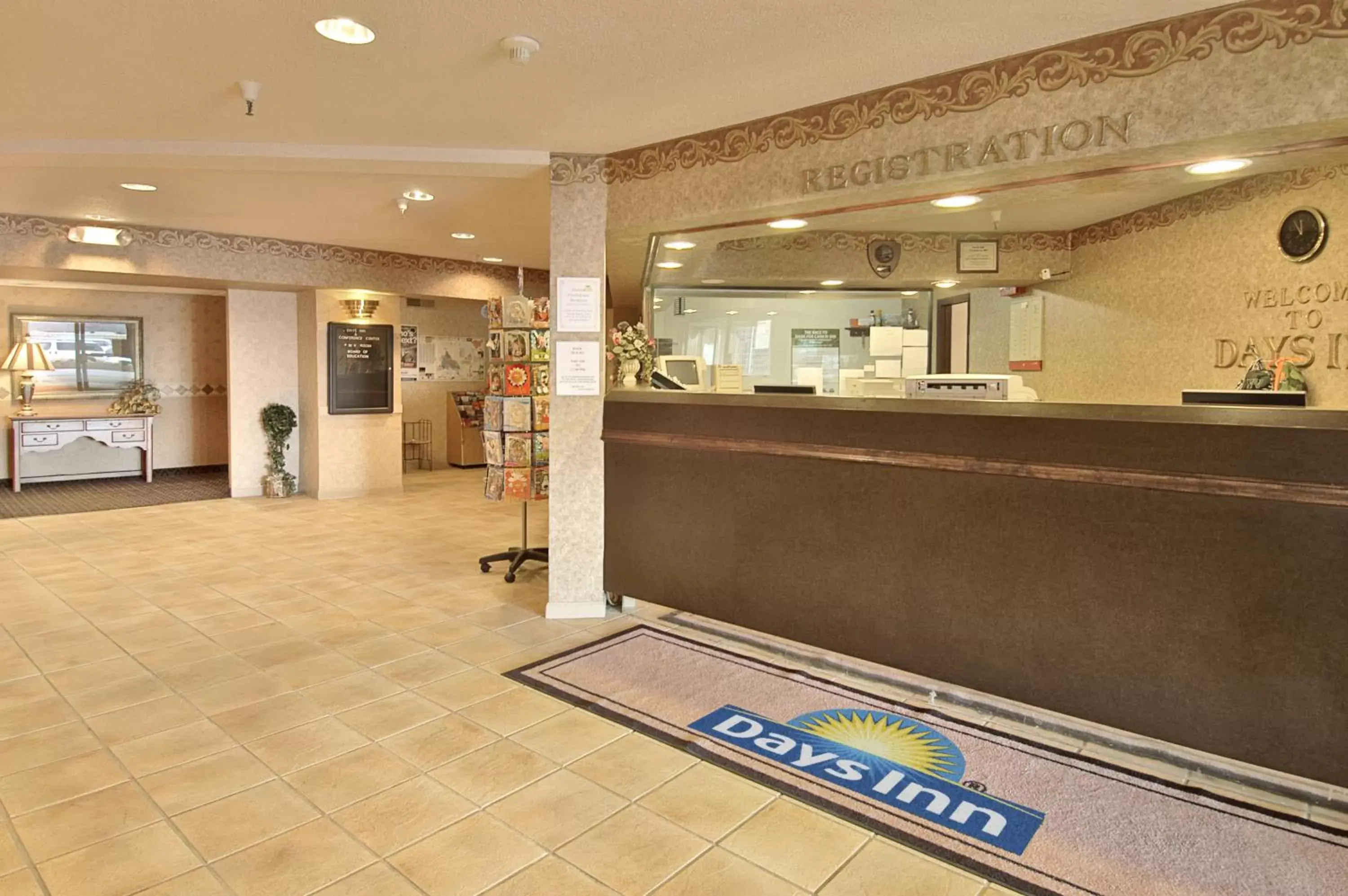Lobby or reception, Lobby/Reception in Days Inn & Suites by Wyndham Bridgeport - Clarksburg