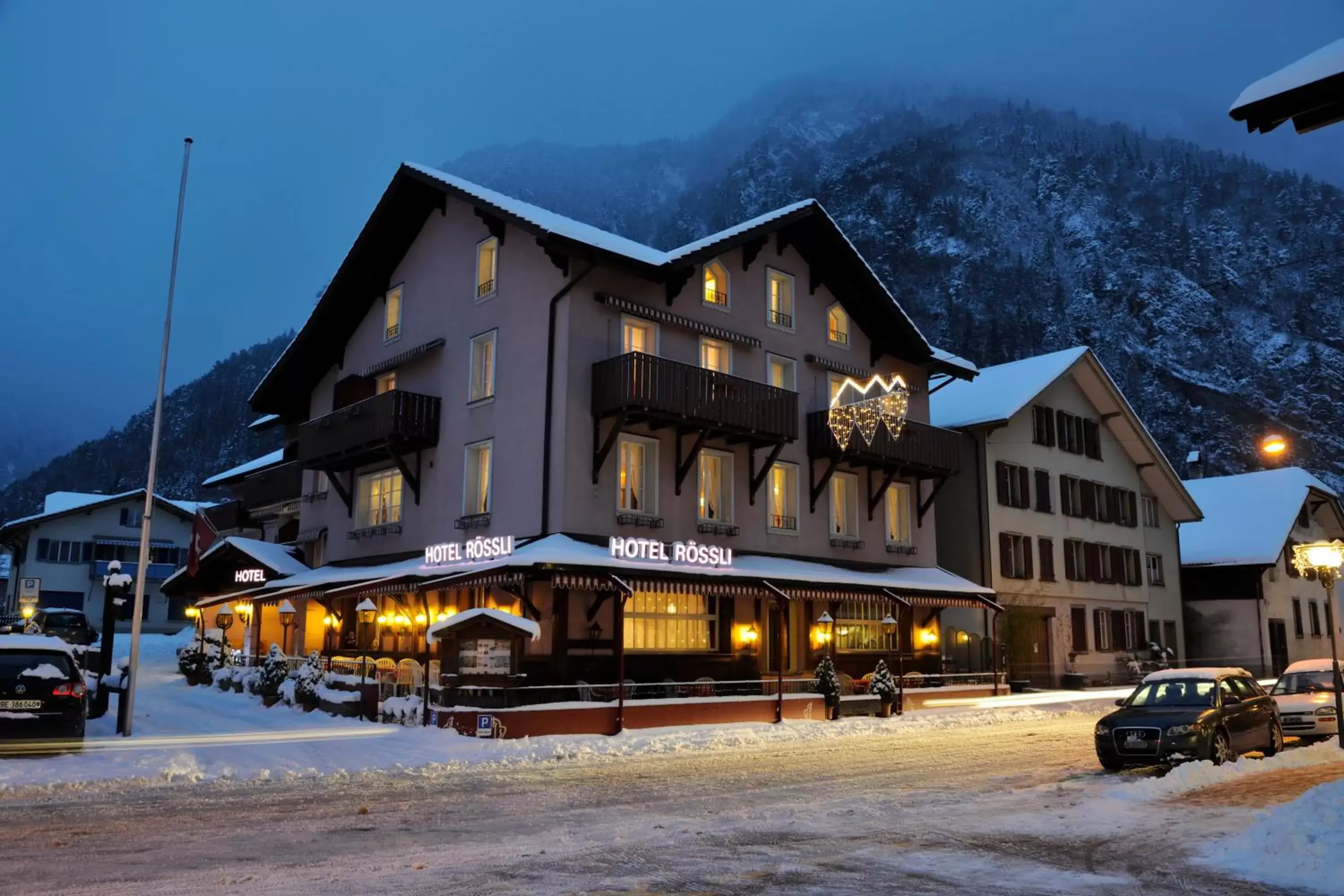 Facade/entrance, Winter in Hotel Rössli