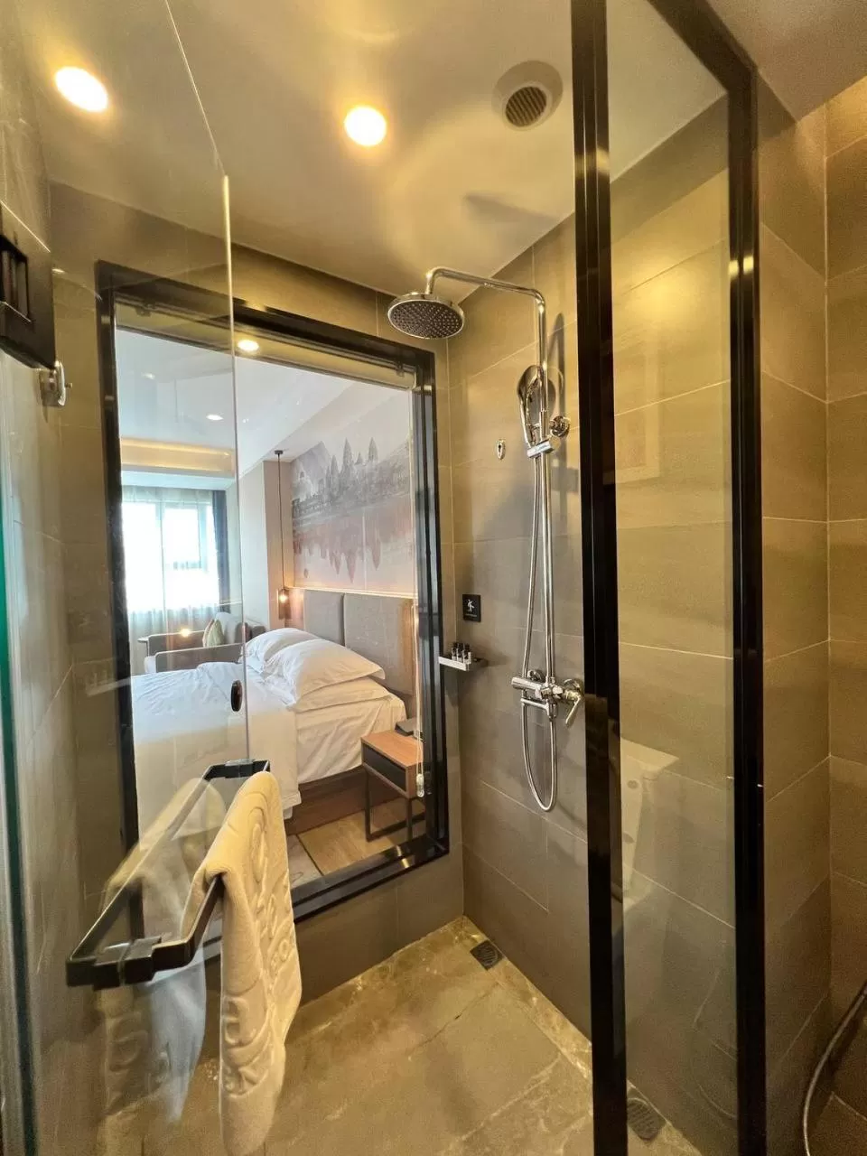 Bathroom, Bed in Aurea Central Hotel