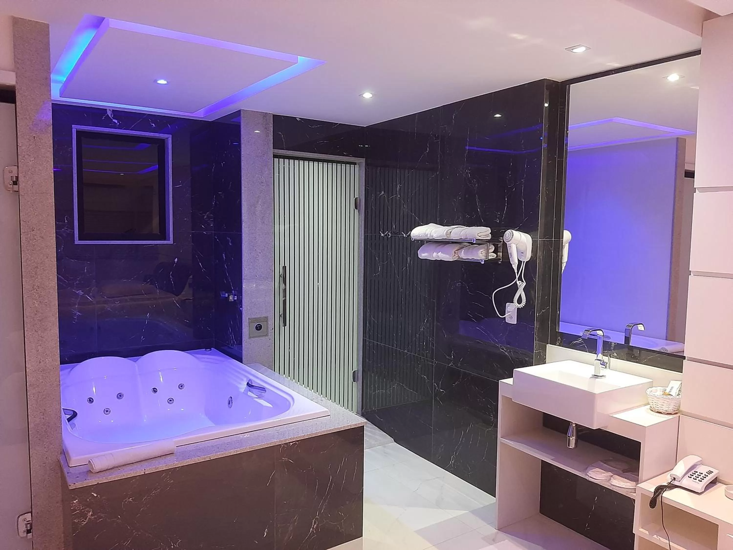 BAMBINA HOTEL -Adultos Somente