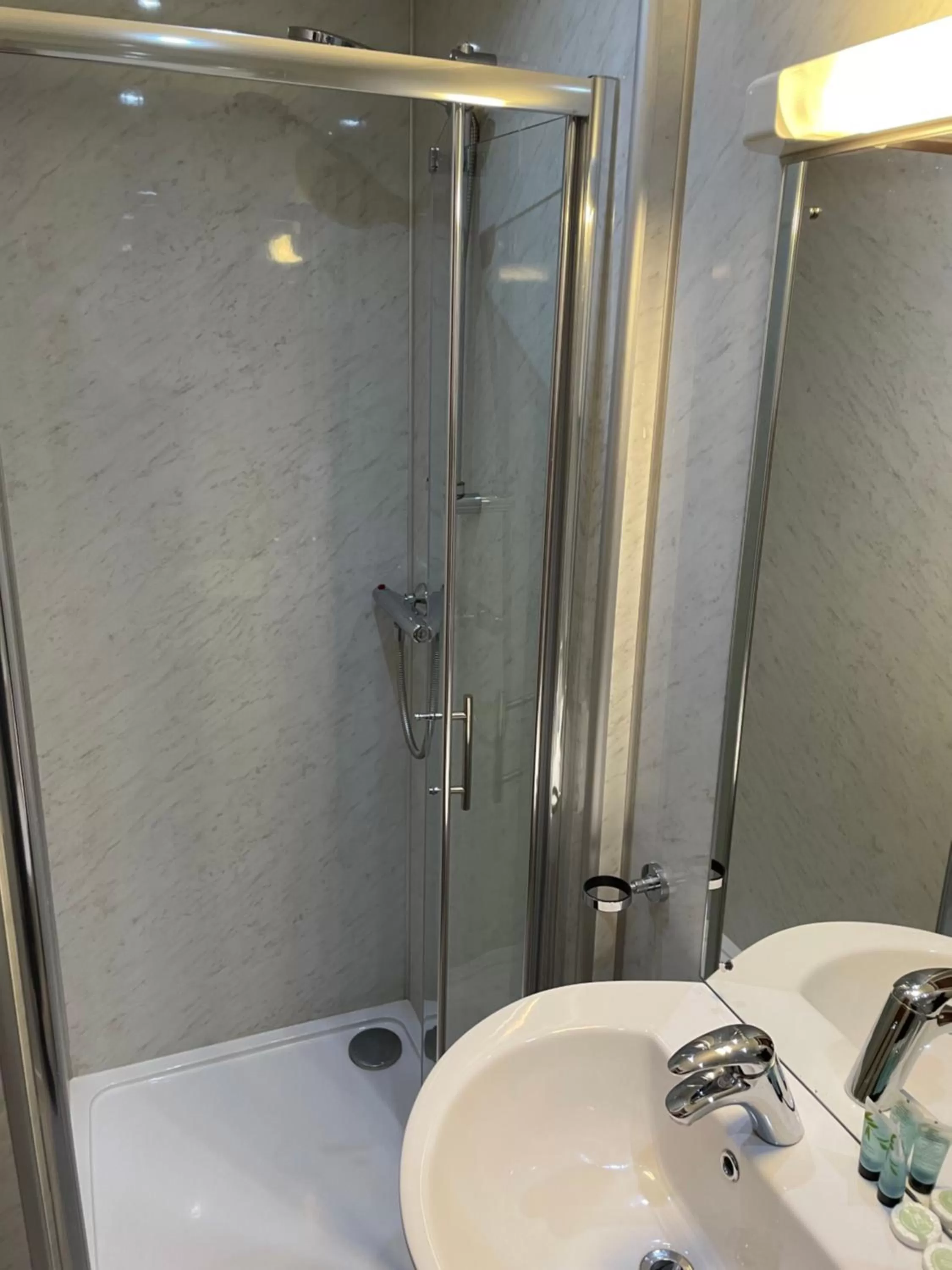 Shower in The George Hotel