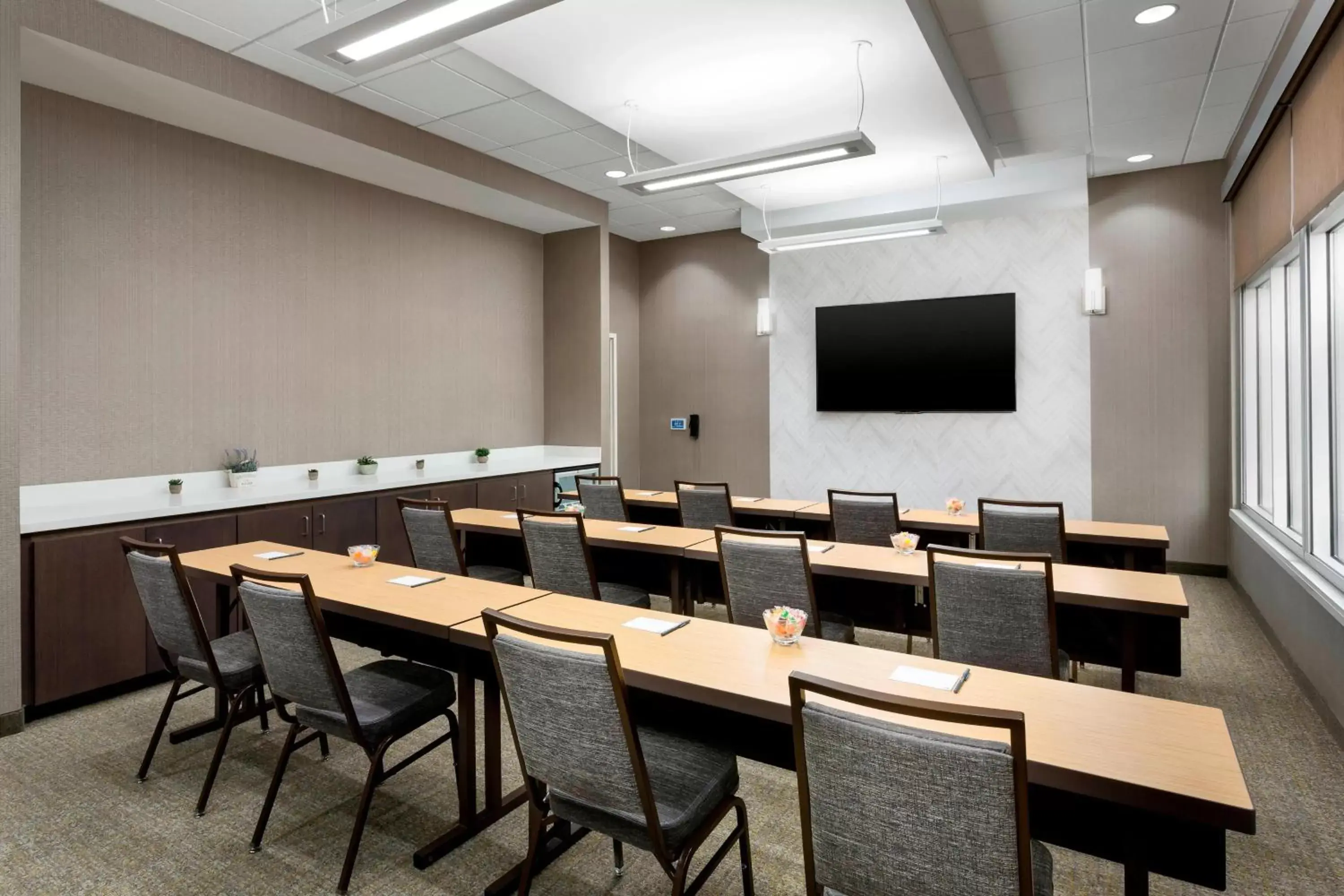 Meeting/conference room in SpringHill Suites by Marriott Belmont Redwood Shores