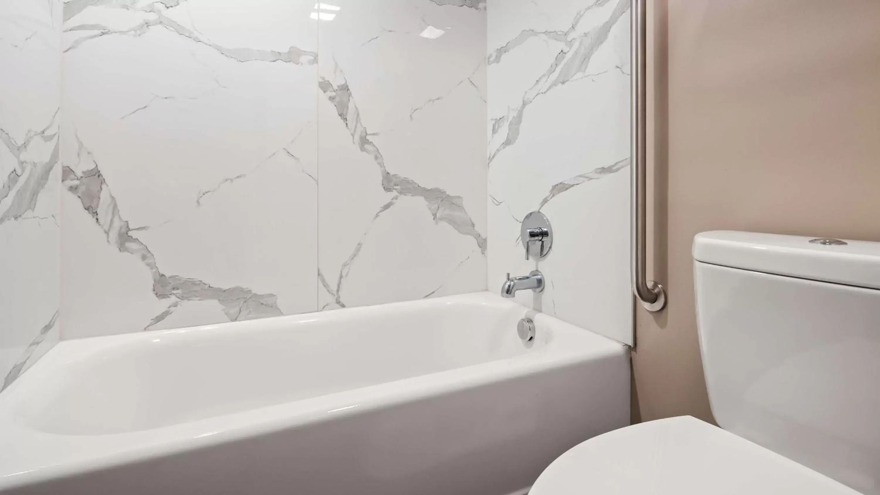 Bathroom in SureStay Hotel by Best Western Jasper