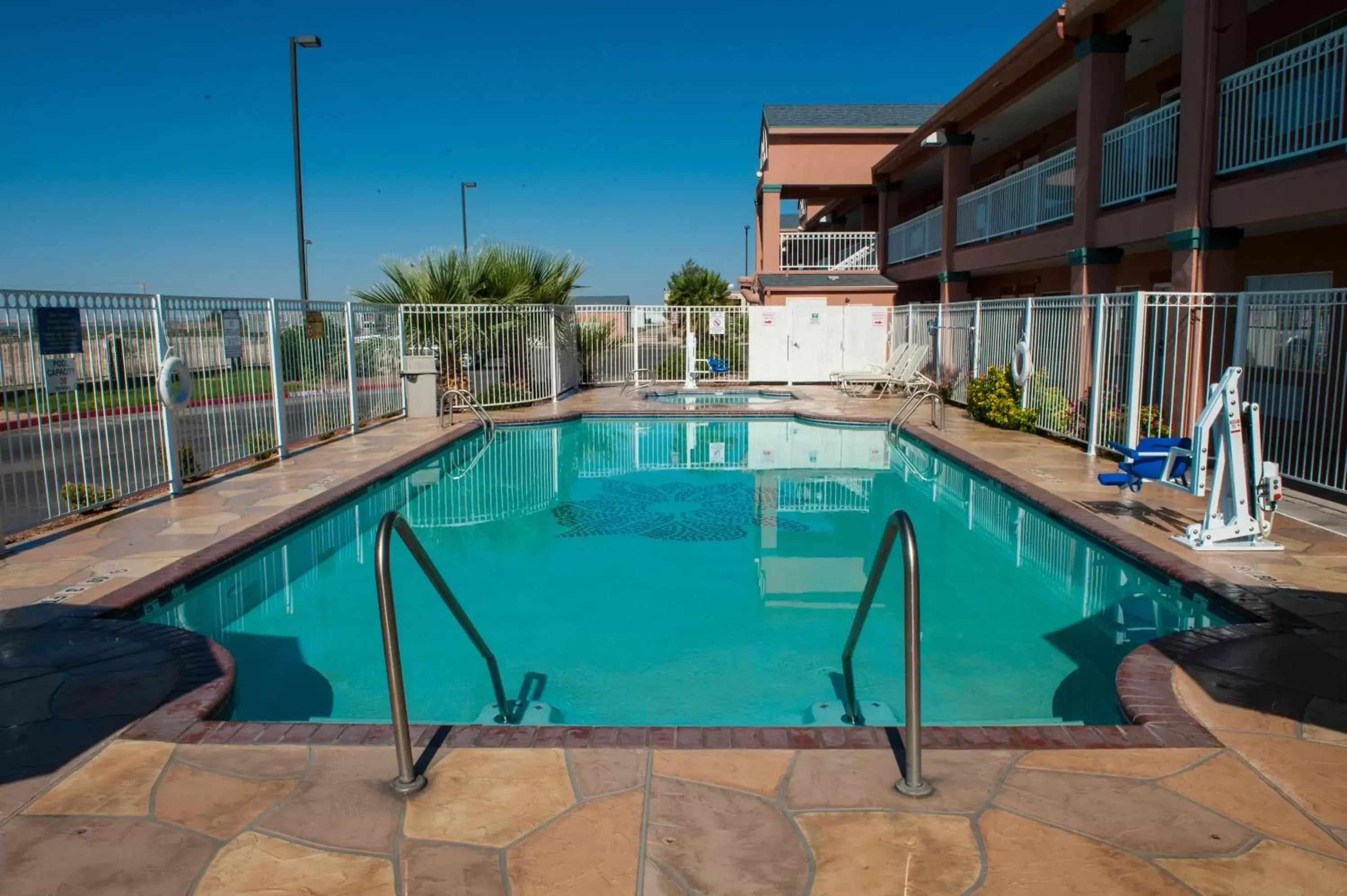 Swimming pool, Property Building in Best Western Anthony/West El Paso