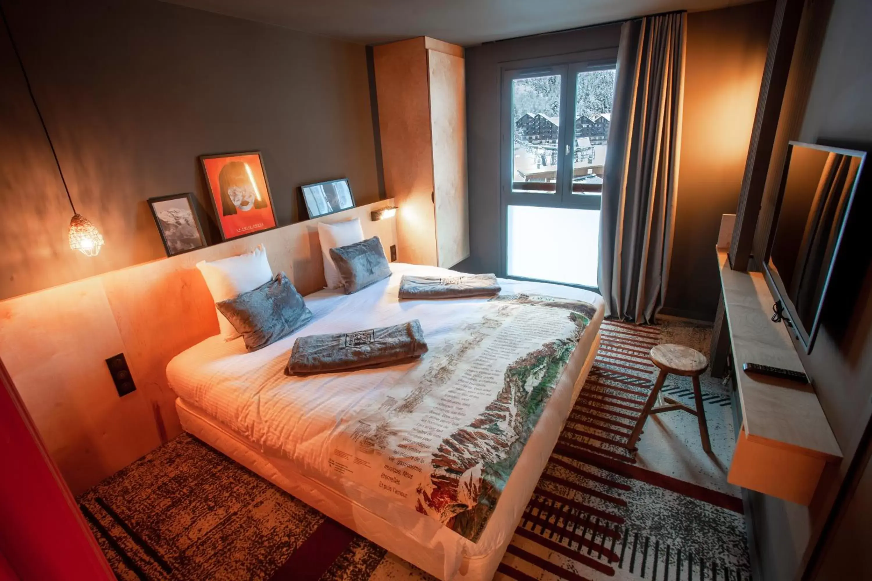 Bedroom, Bed in La Folie Douce Hotels Chamonix