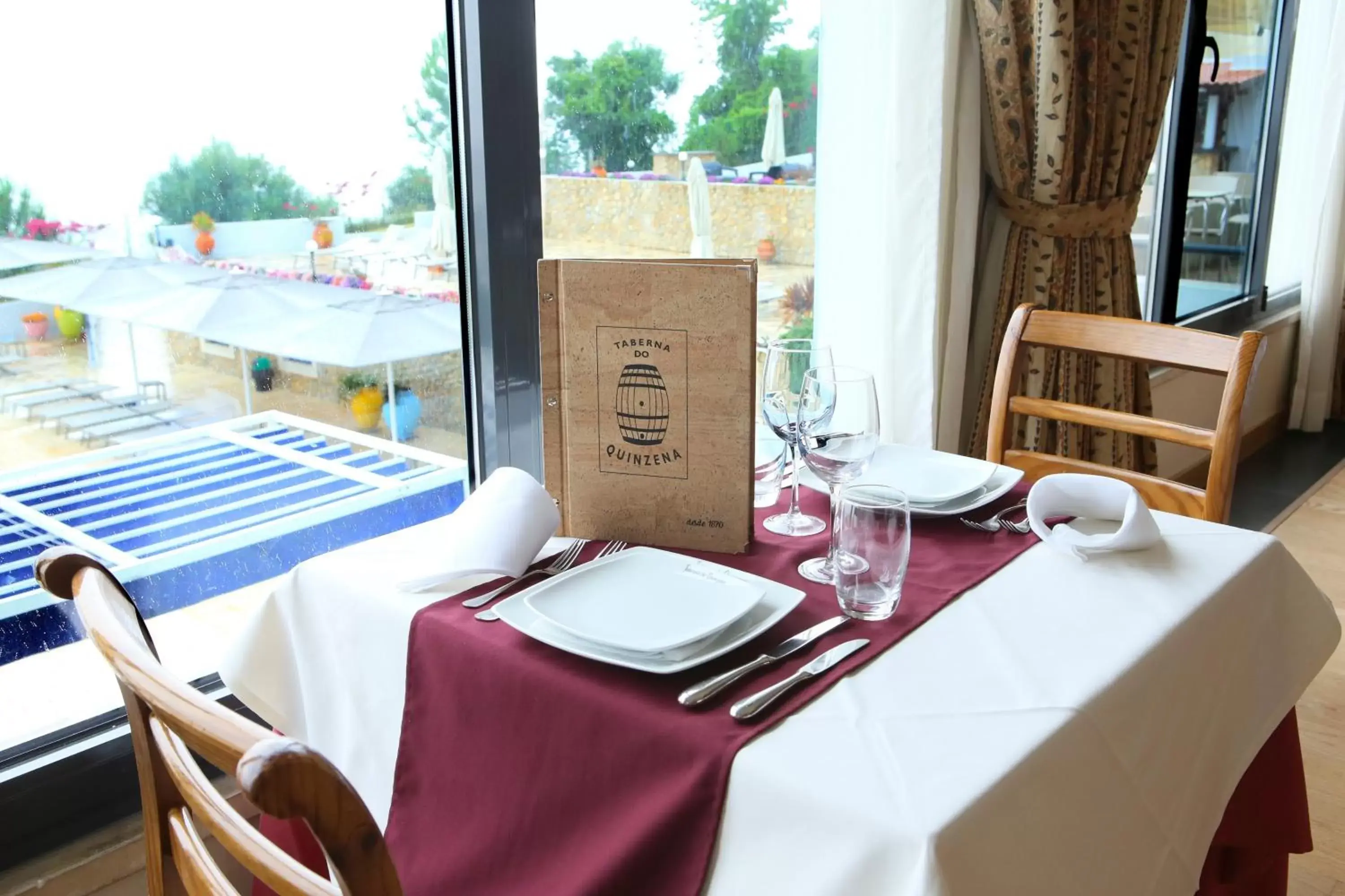 Restaurant/Places to Eat in Santarem Hotel