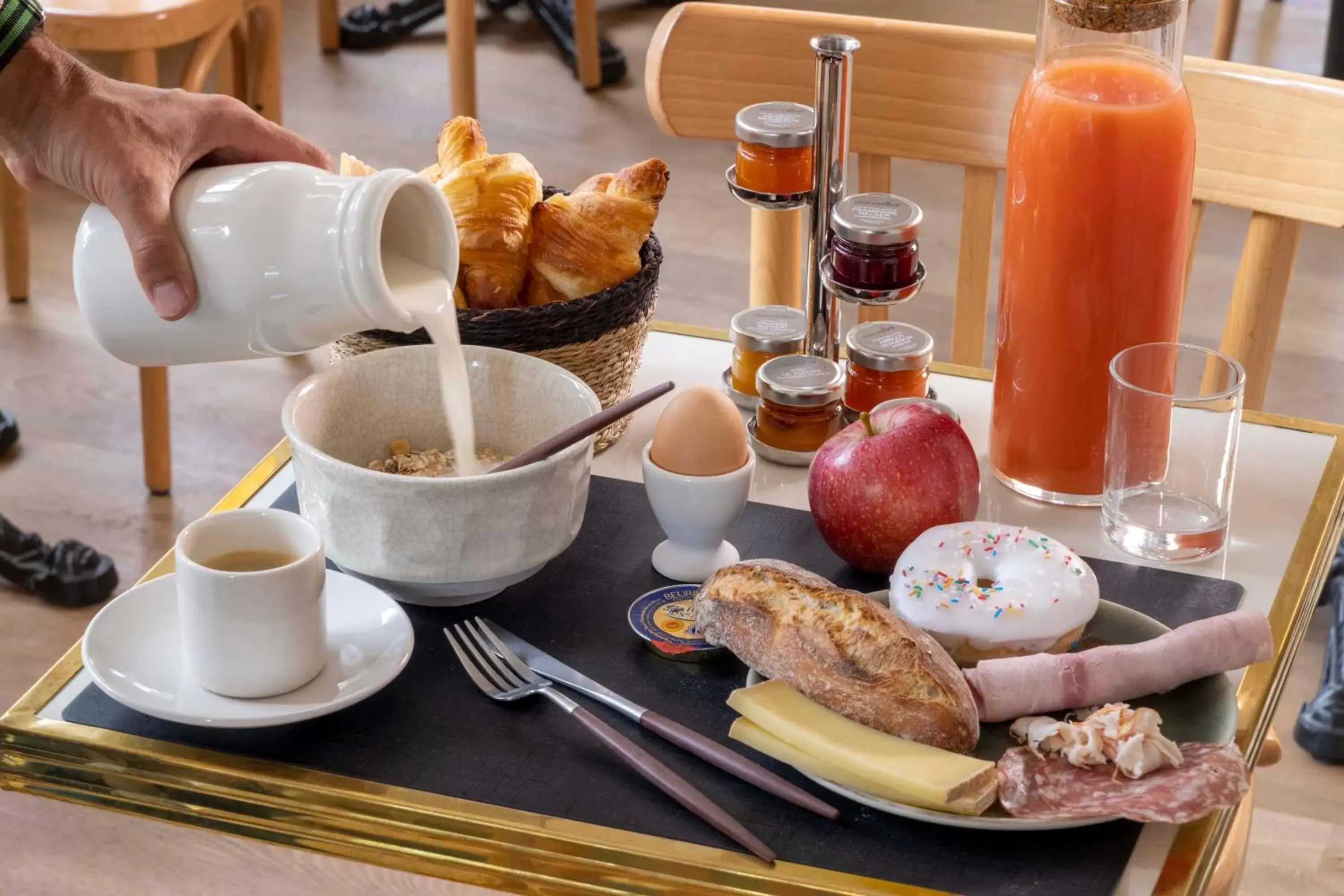 Breakfast in Le Petit Oberkampf Hotel & Spa