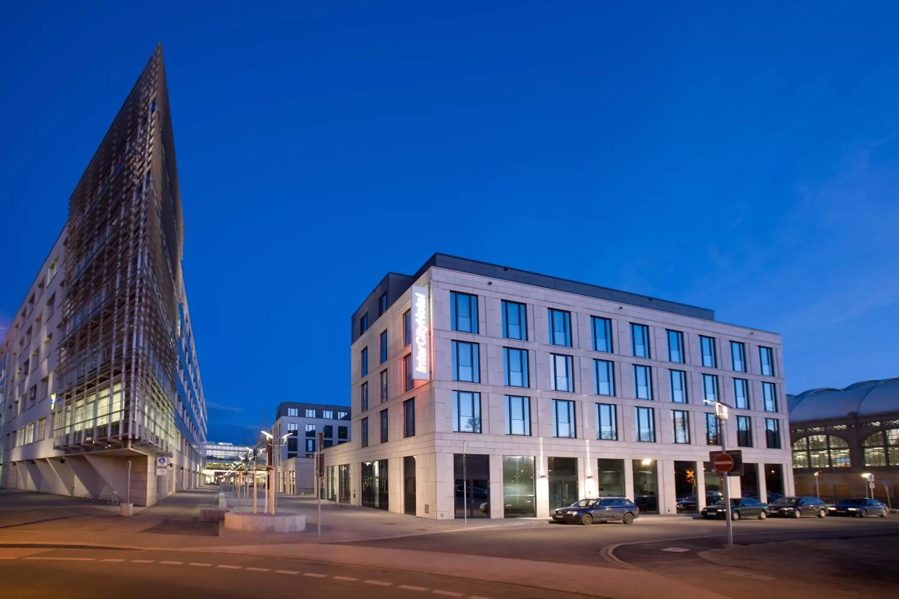 Facade/entrance, Property Building in IntercityHotel Dresden