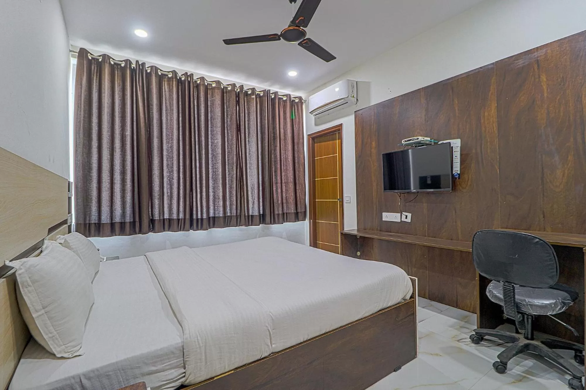 Bedroom, Bed in FabHotel Casa