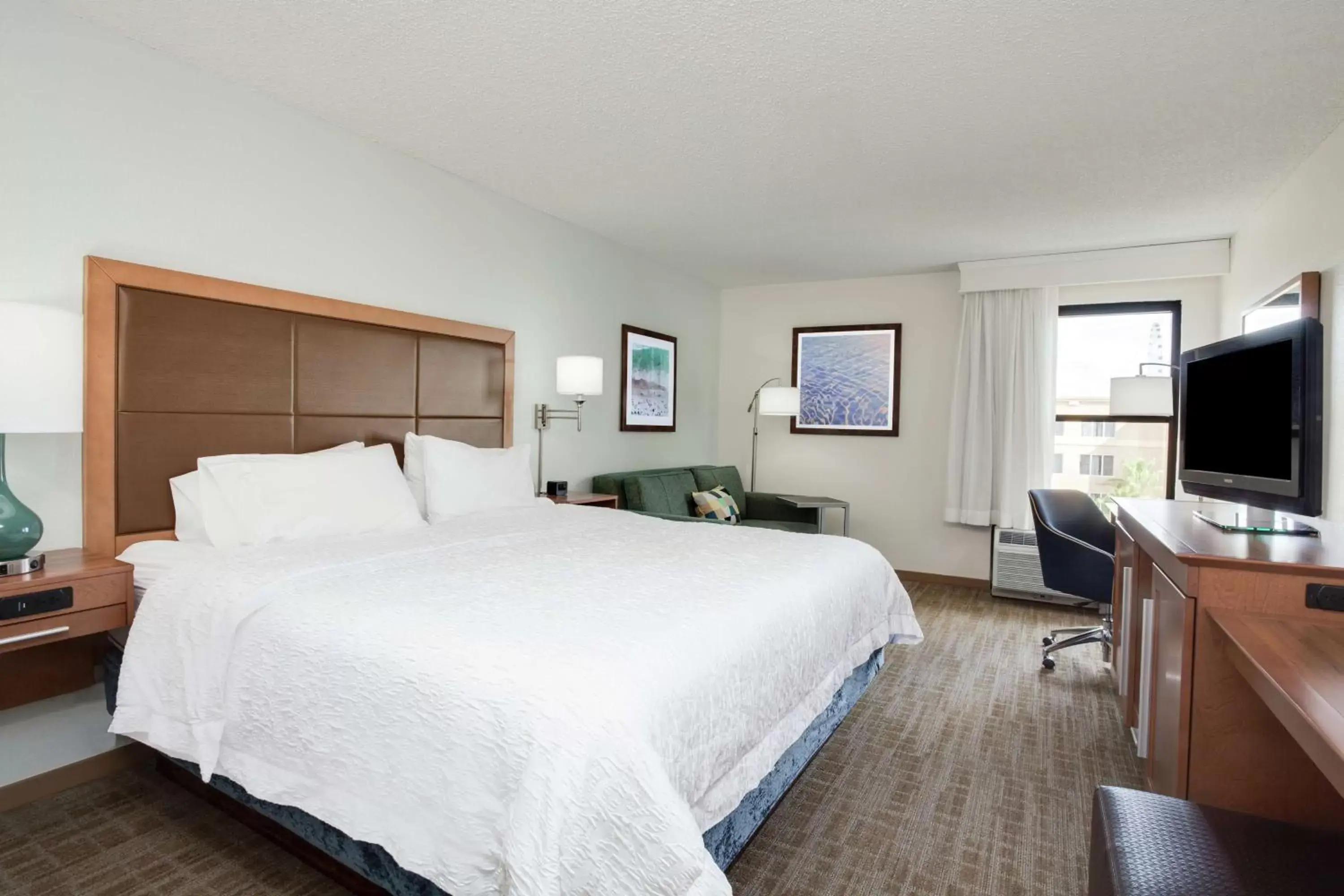 Bedroom, Bed in Hampton Inn Orlando-Convention Center International Drive Area