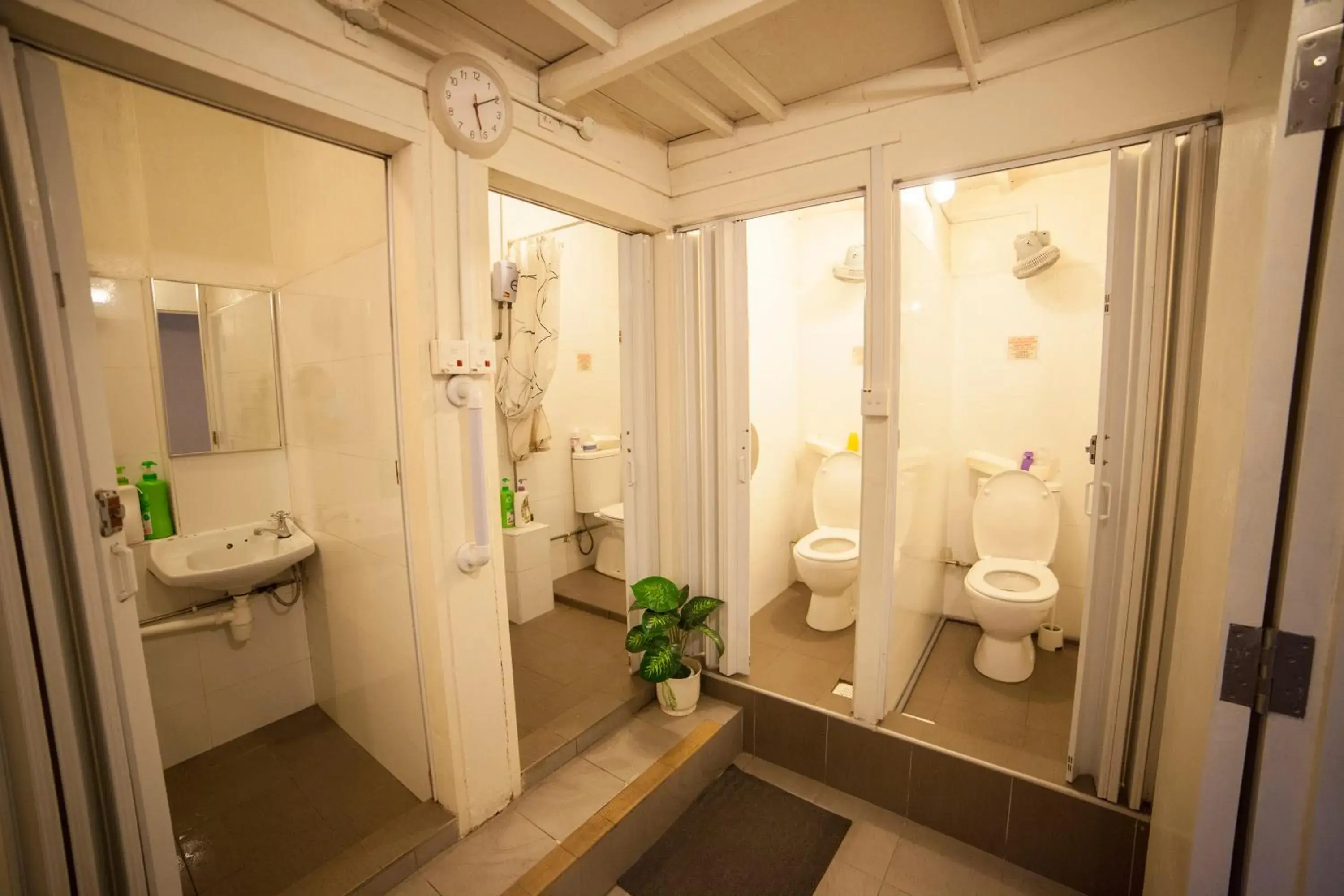 Shower in Blanc Inn Shower in Blanc Inn