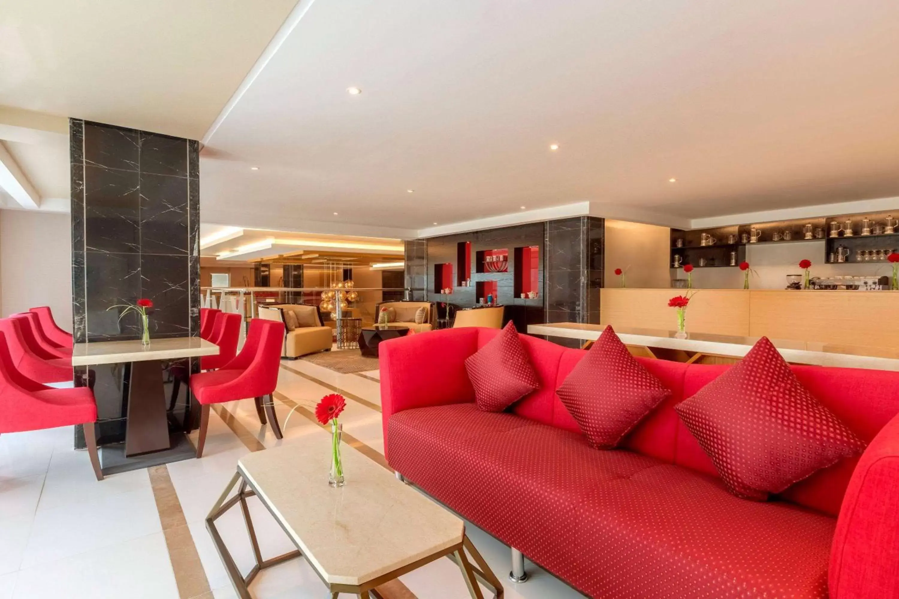 Lounge or bar, Seating Area in Ramada Hotel and Suites Amwaj Islands