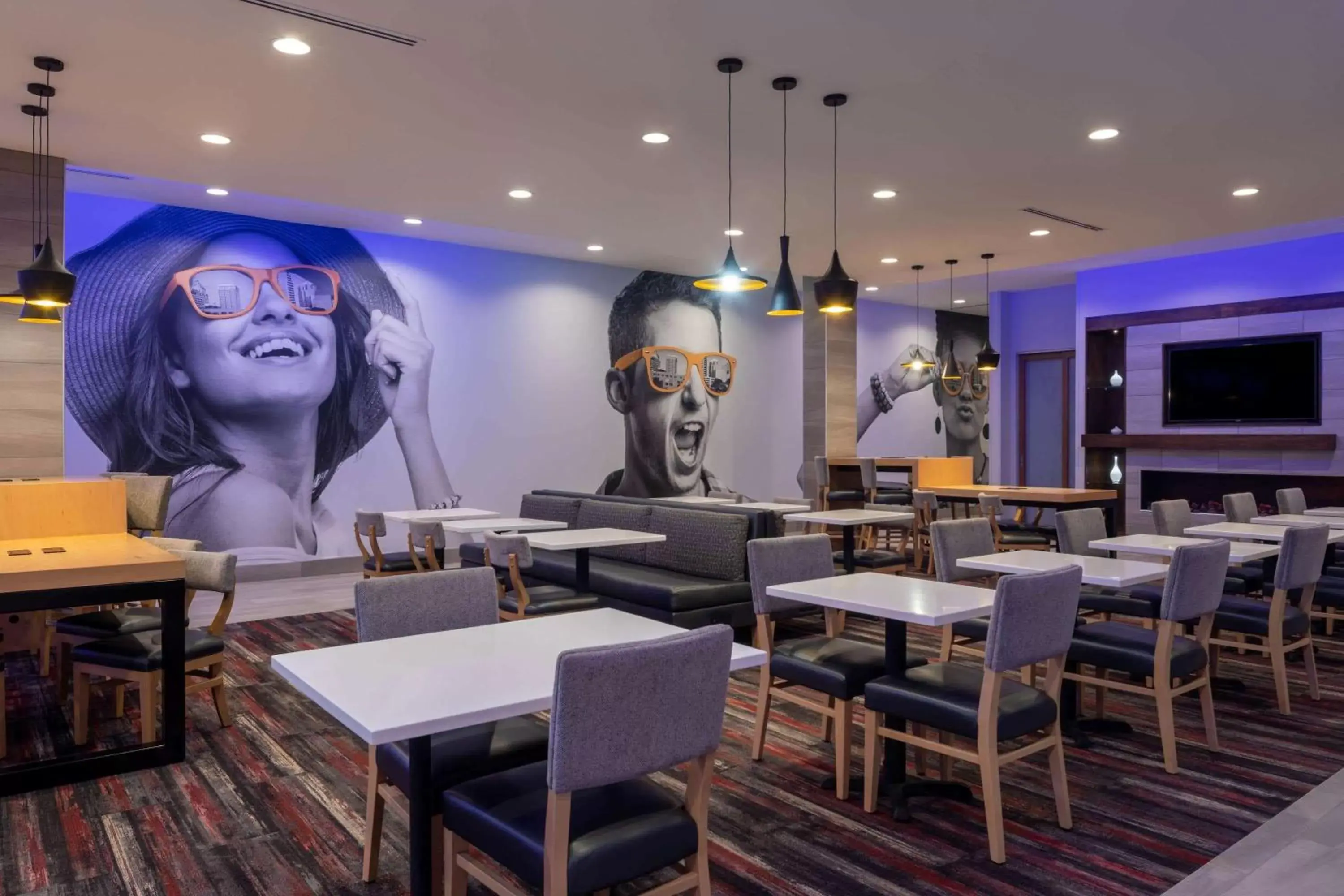 Lobby or reception, Restaurant/Places to Eat in La Quinta by Wyndham Greensboro Airport High Point