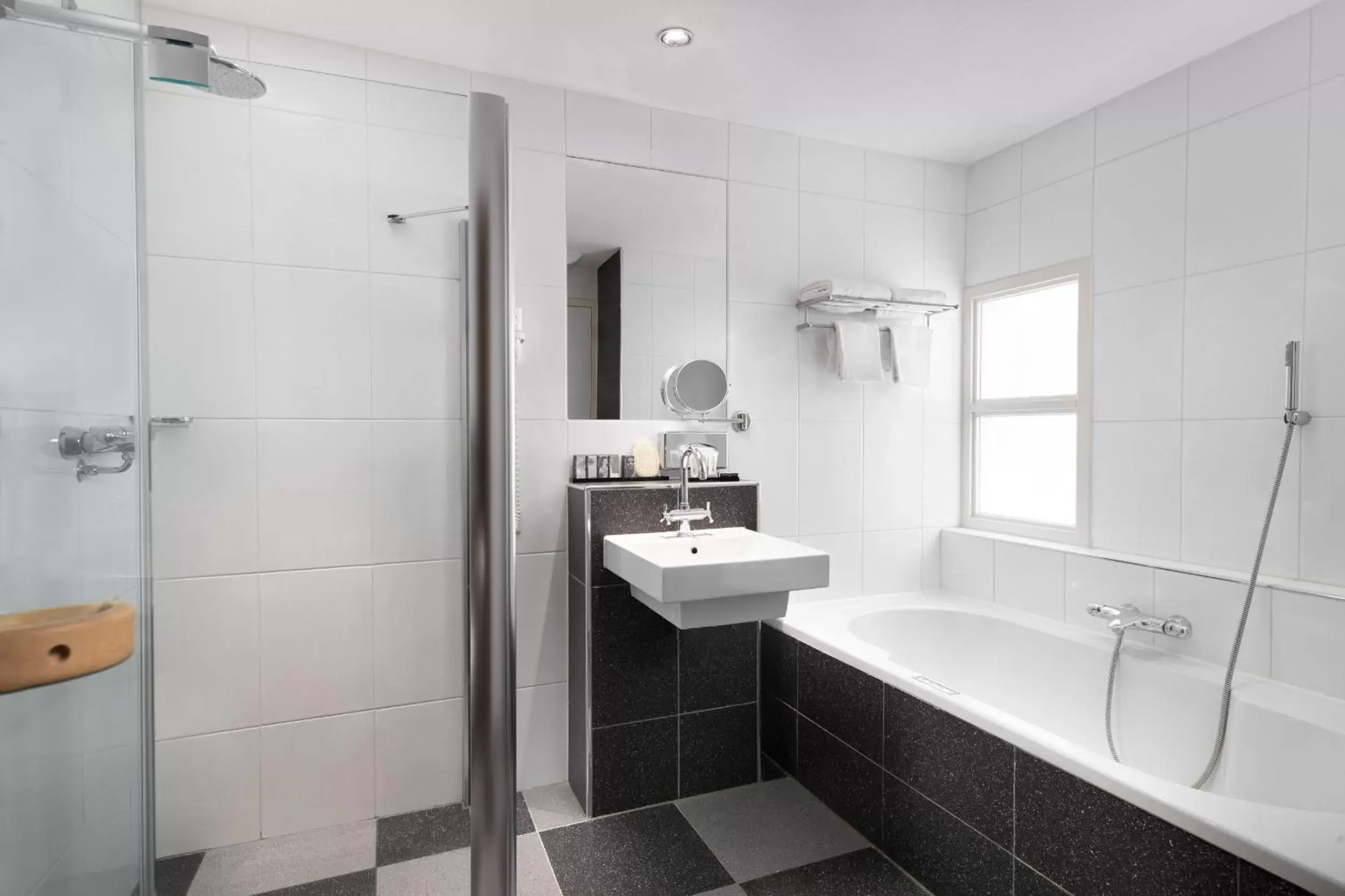 Shower, Bathroom in Inntel Hotels Rotterdam Centre