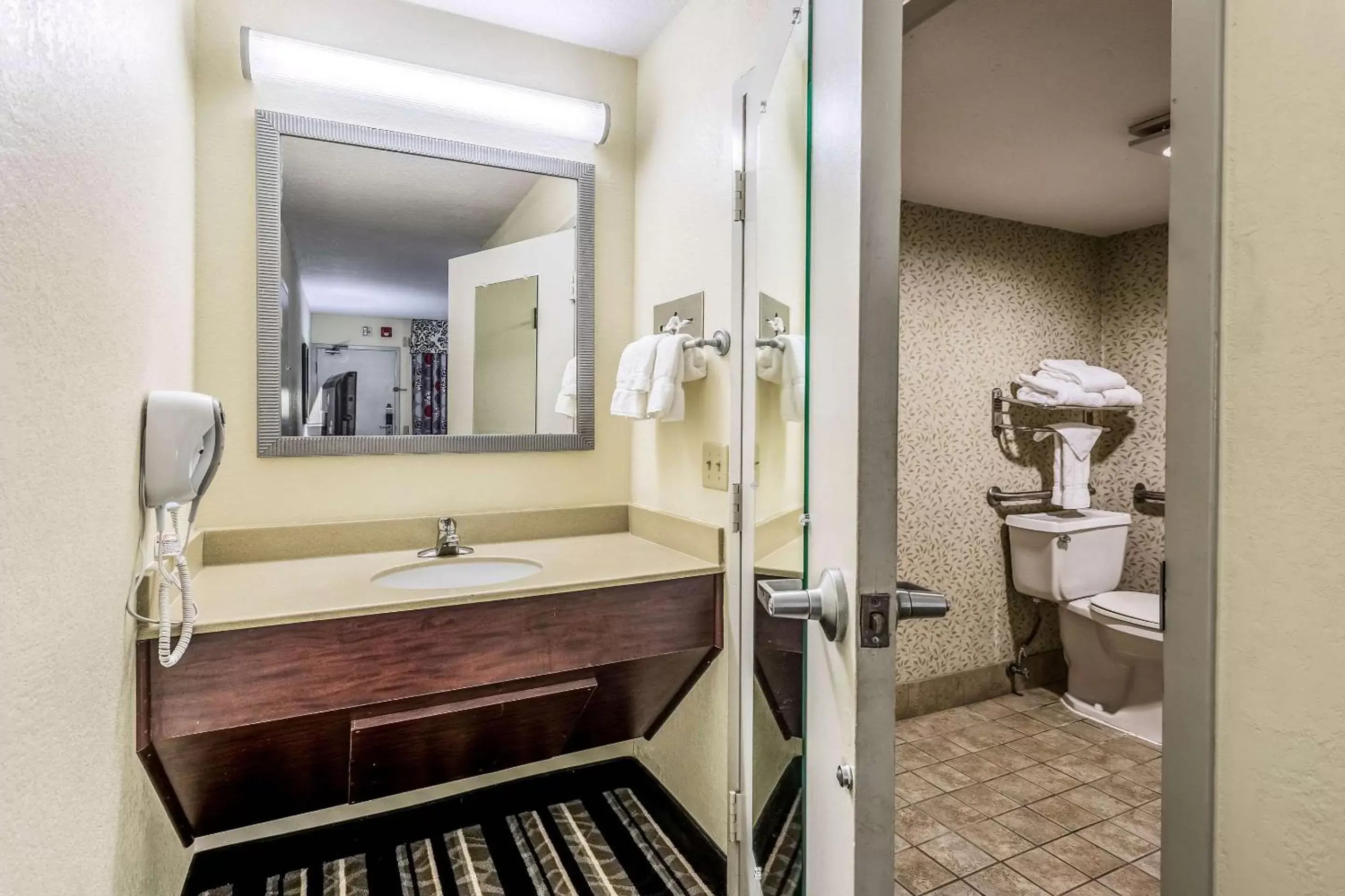 Photo of the whole room, Bathroom in Clarion Pointe Huntsville Research Park