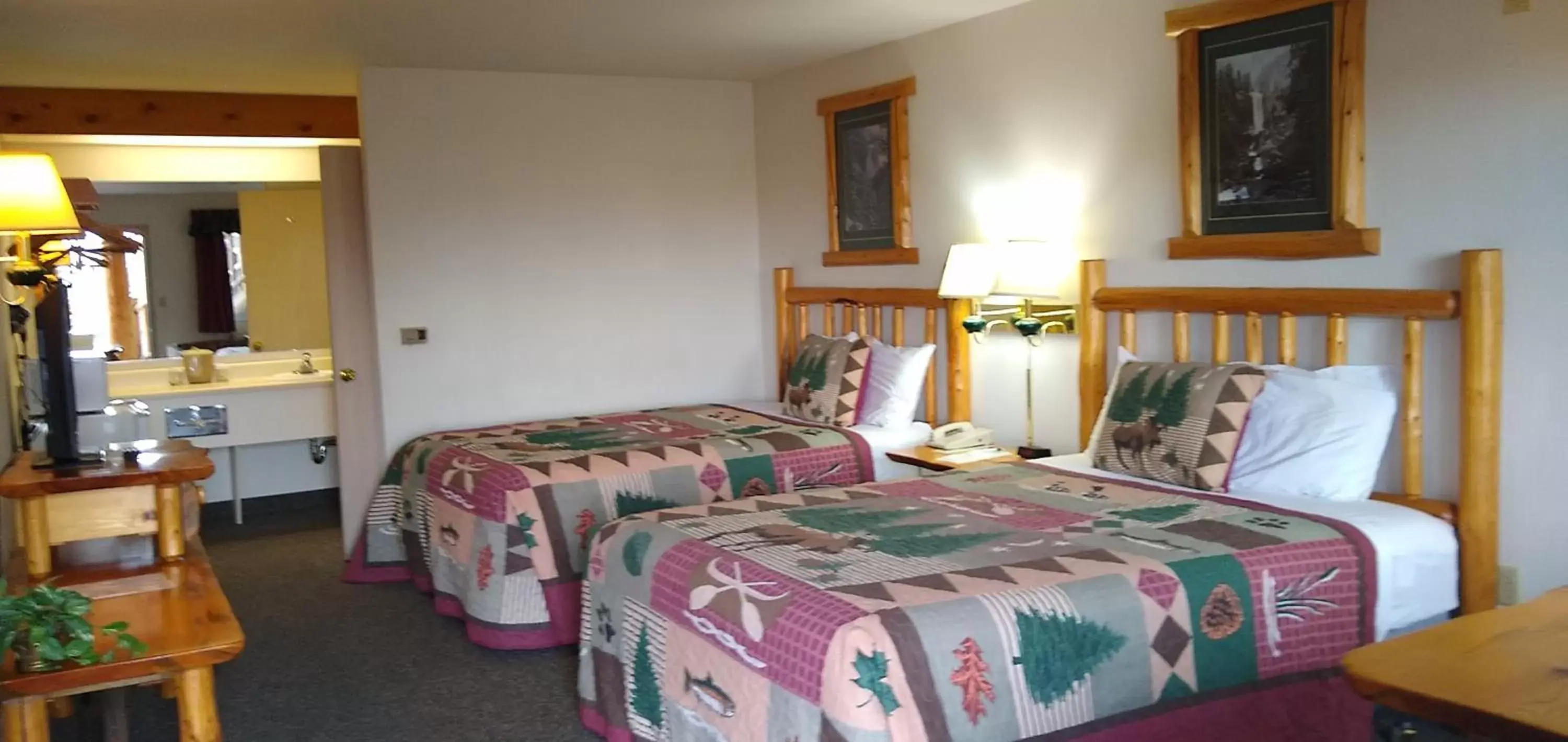 Bed in Ponderosa Motel