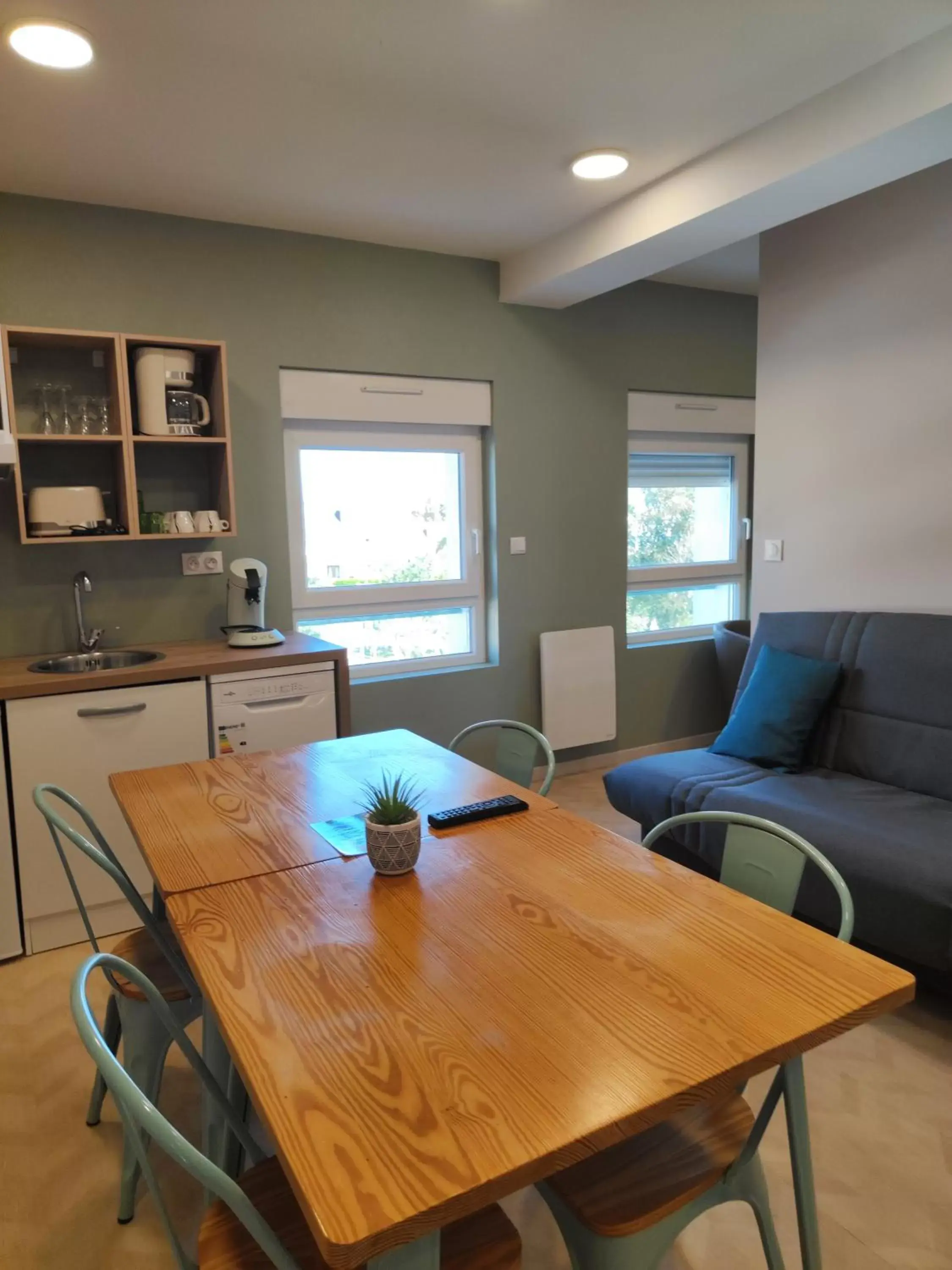 Kitchen or kitchenette, Dining Area in Hotel de la Terrasse