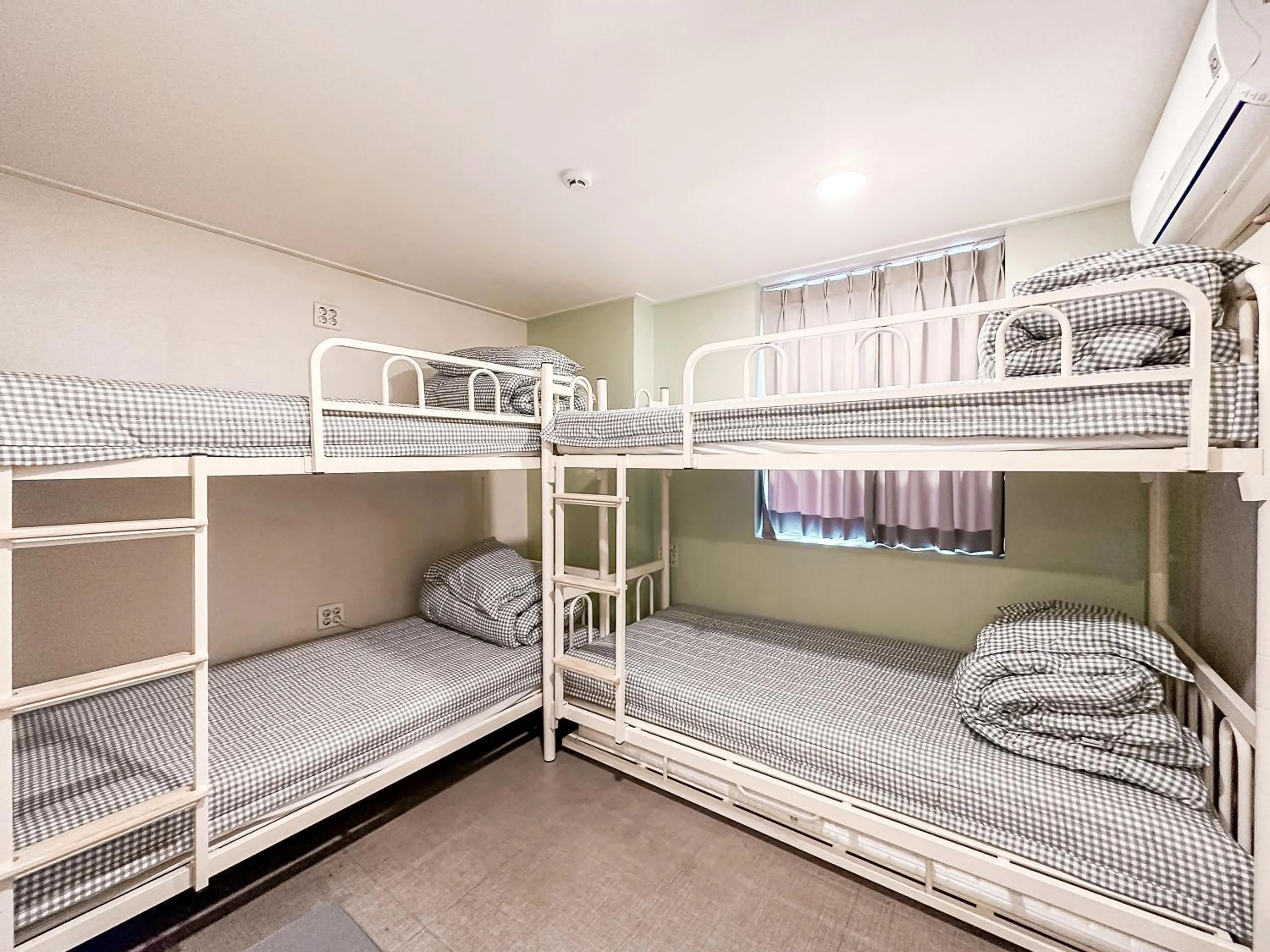 Bed in Dongseongro ZERO guesthouse