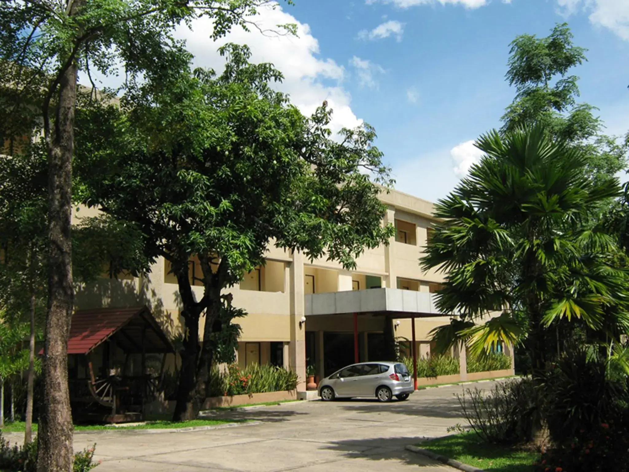 Facade/entrance, Property Building in Srisomthai Hotel