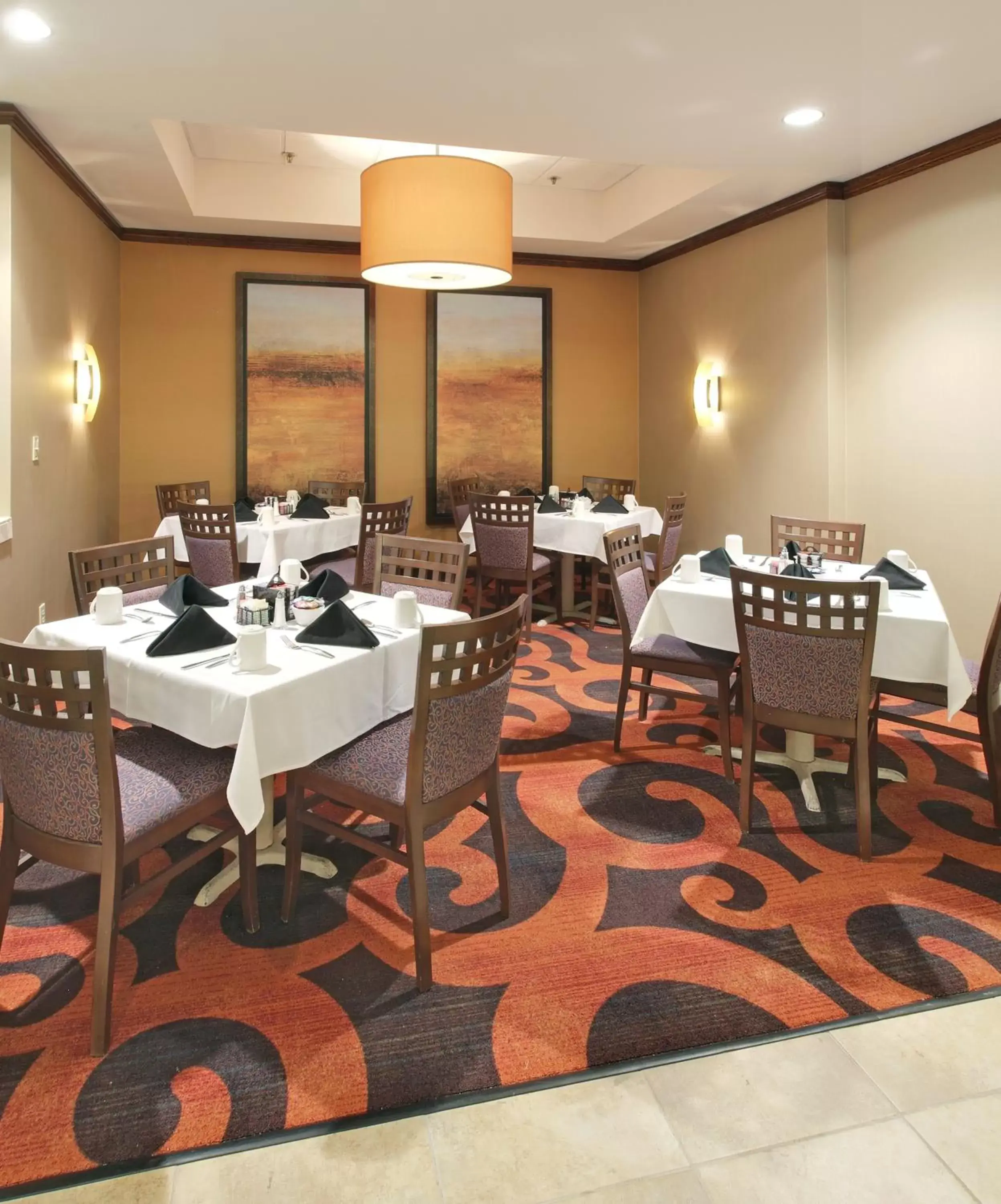 Restaurant/Places to Eat in Holiday Inn Springdale-Fayetteville Area, an IHG Hotel