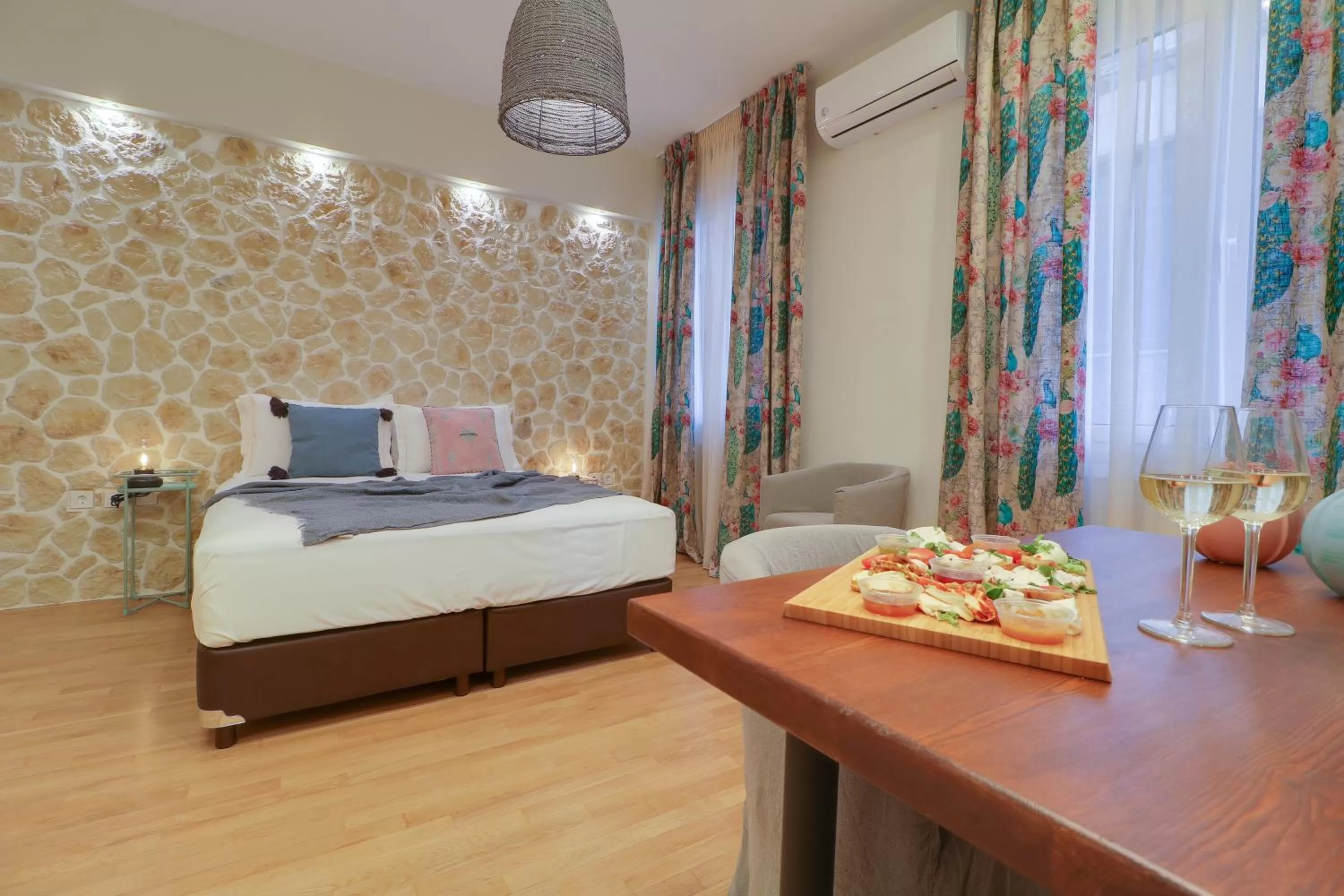 Photo of the whole room, Bed in AthINN Residence