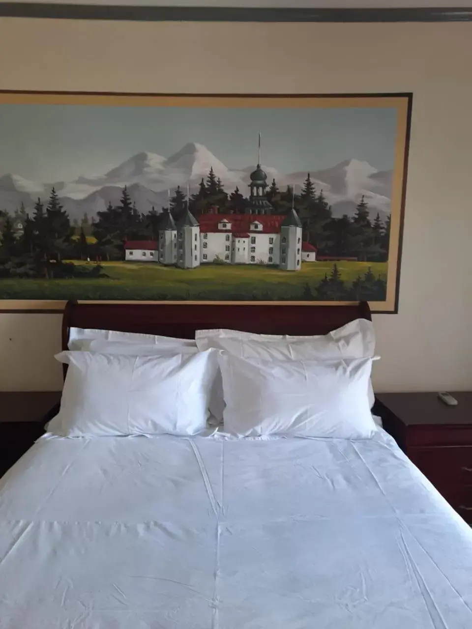 Bed in Alpine Inn