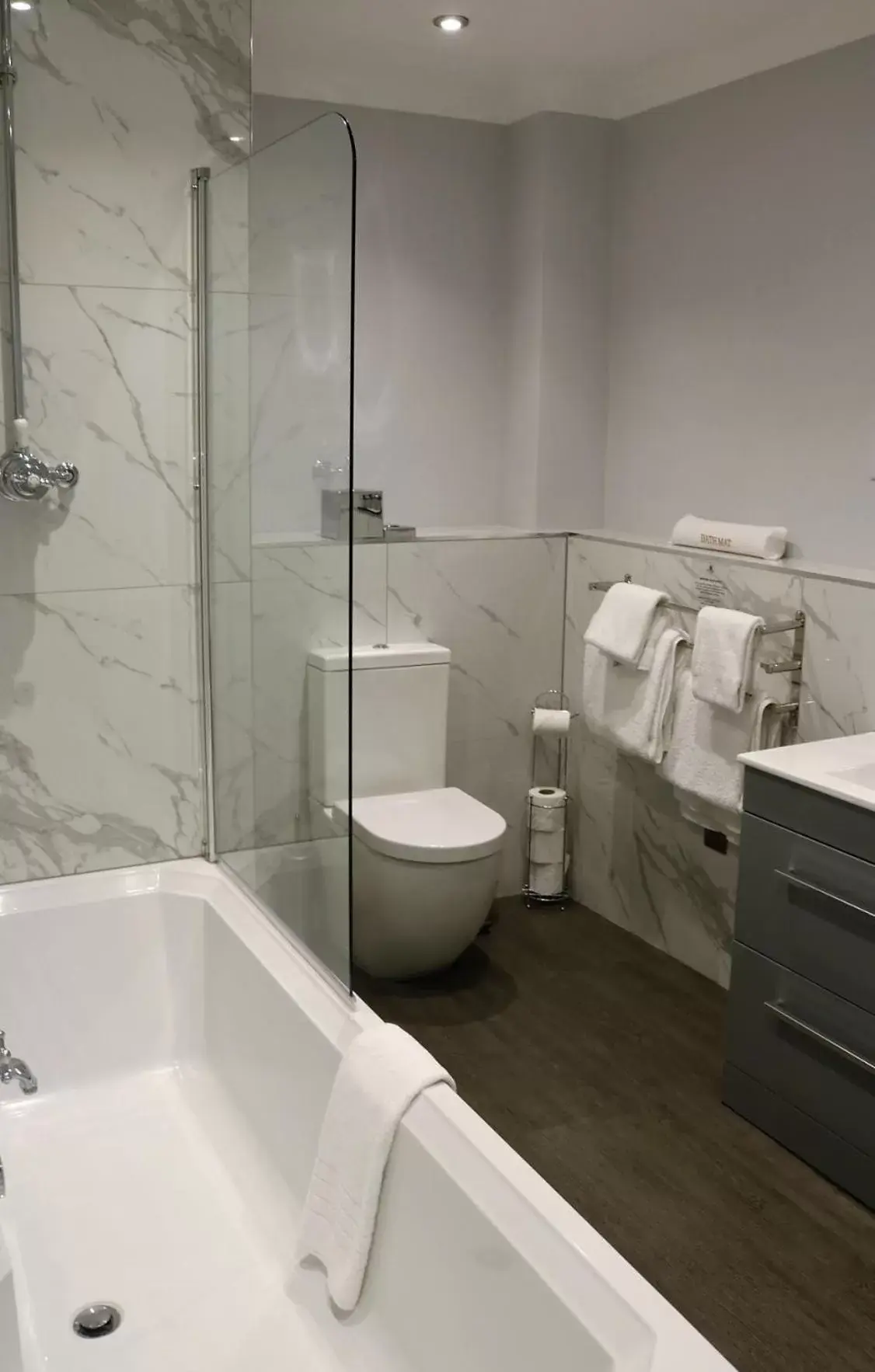 Bathroom in Rutland Hall Hotel