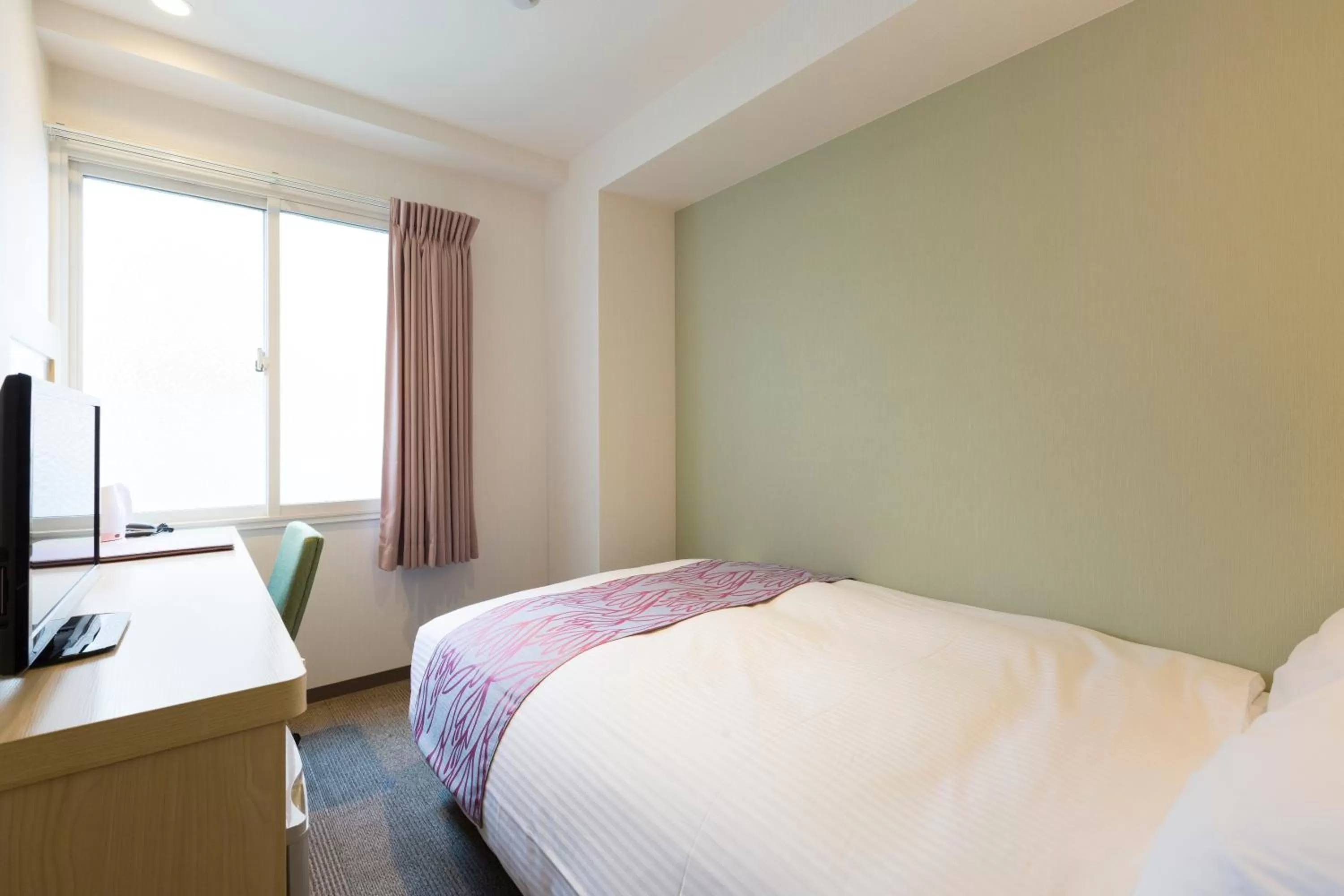 Photo of the whole room, Bed in Beppu Daiiti Hotel