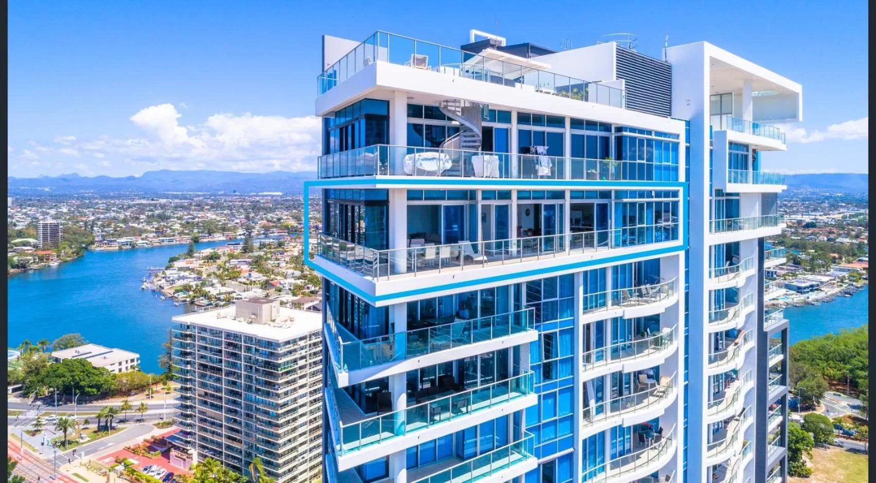 Property building in Artique Surfers Paradise - Official