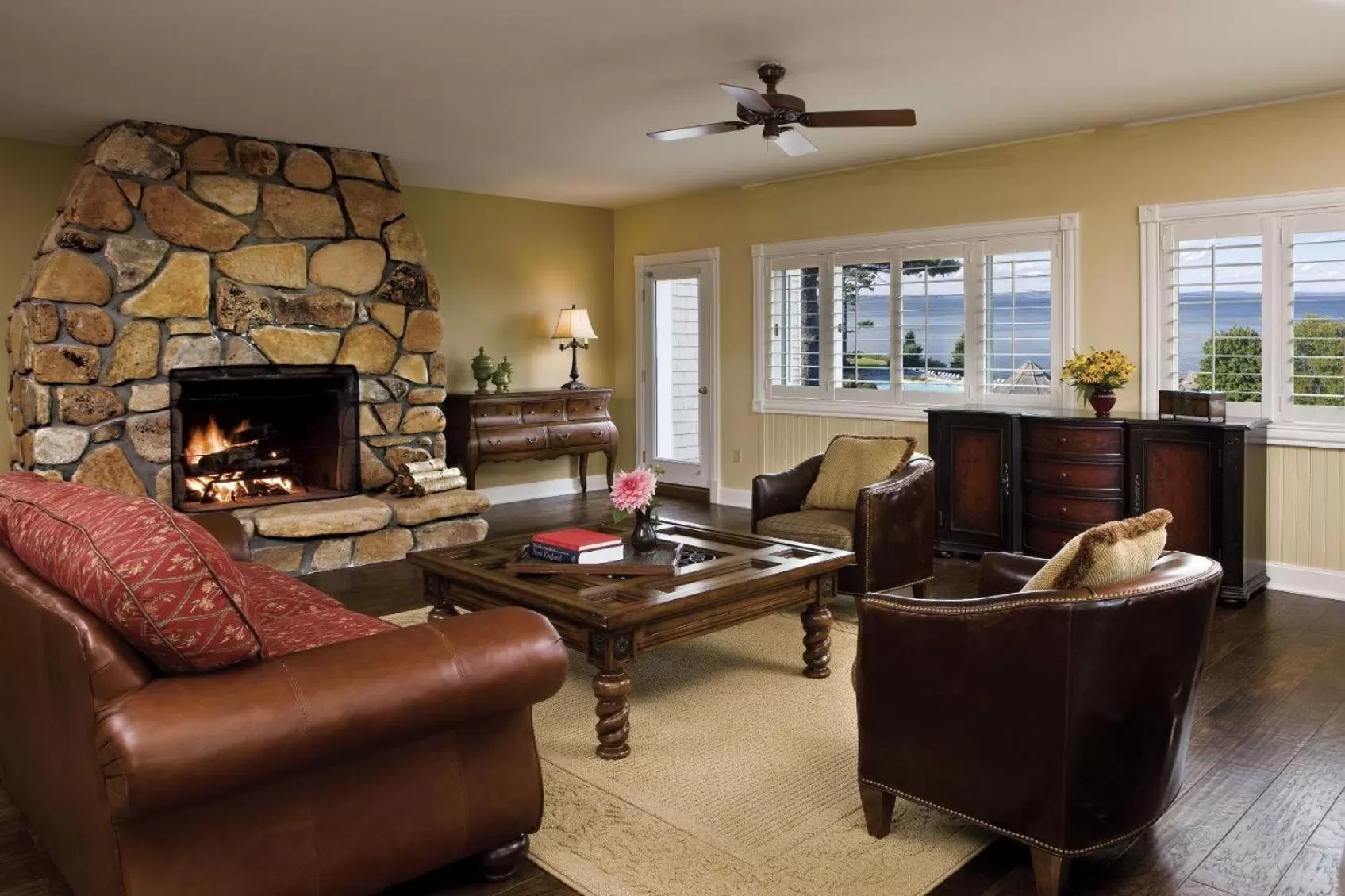 Bedroom in Holiday Inn Bar Harbor Regency Hotel by IHG