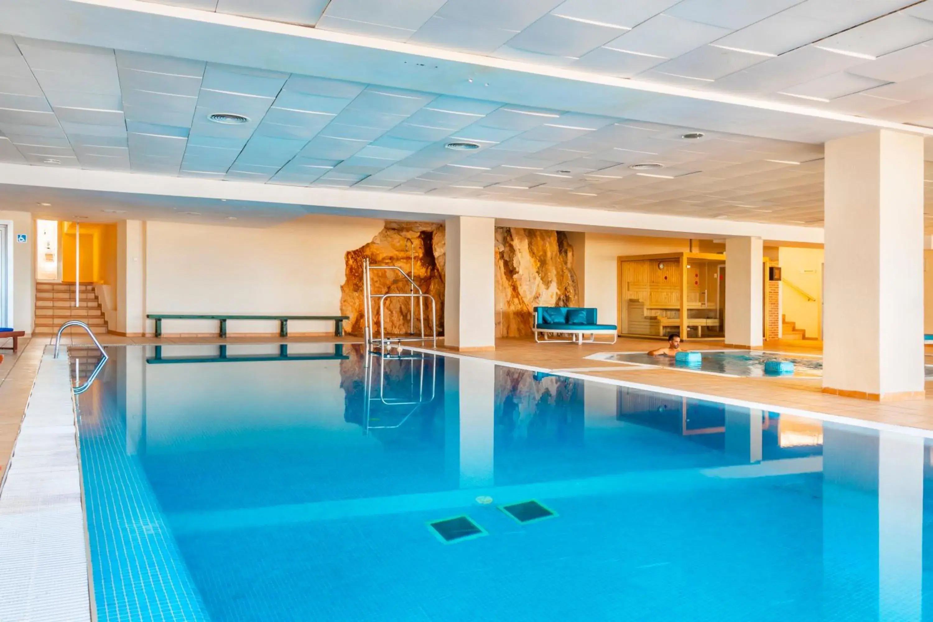 Sauna, Swimming Pool in Hotel Na Forana