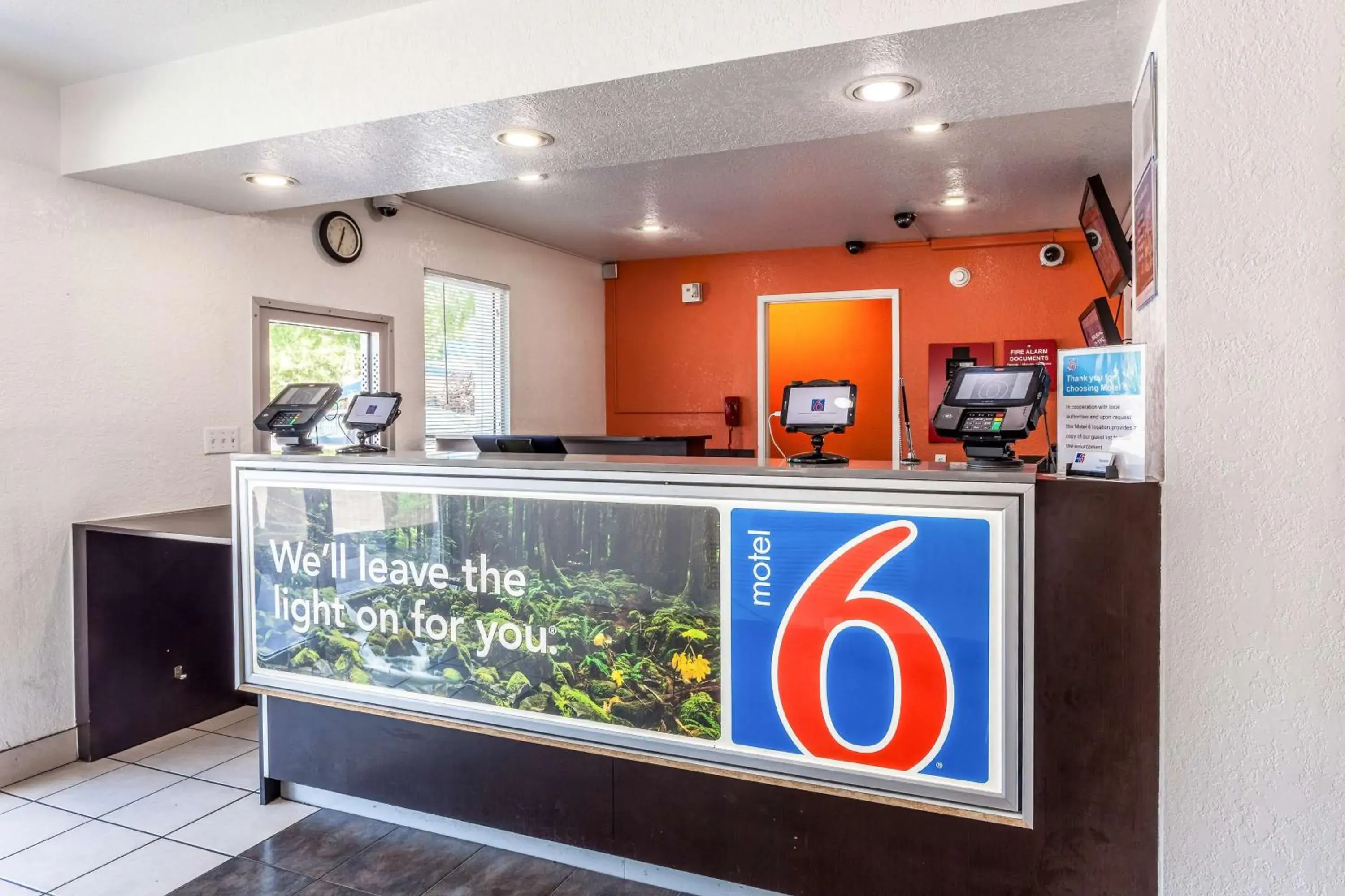 Lobby or reception in Motel 6 Sacramento, Ca - Downtown Lobby or reception in Motel 6 Sacramento, Ca - Downtown