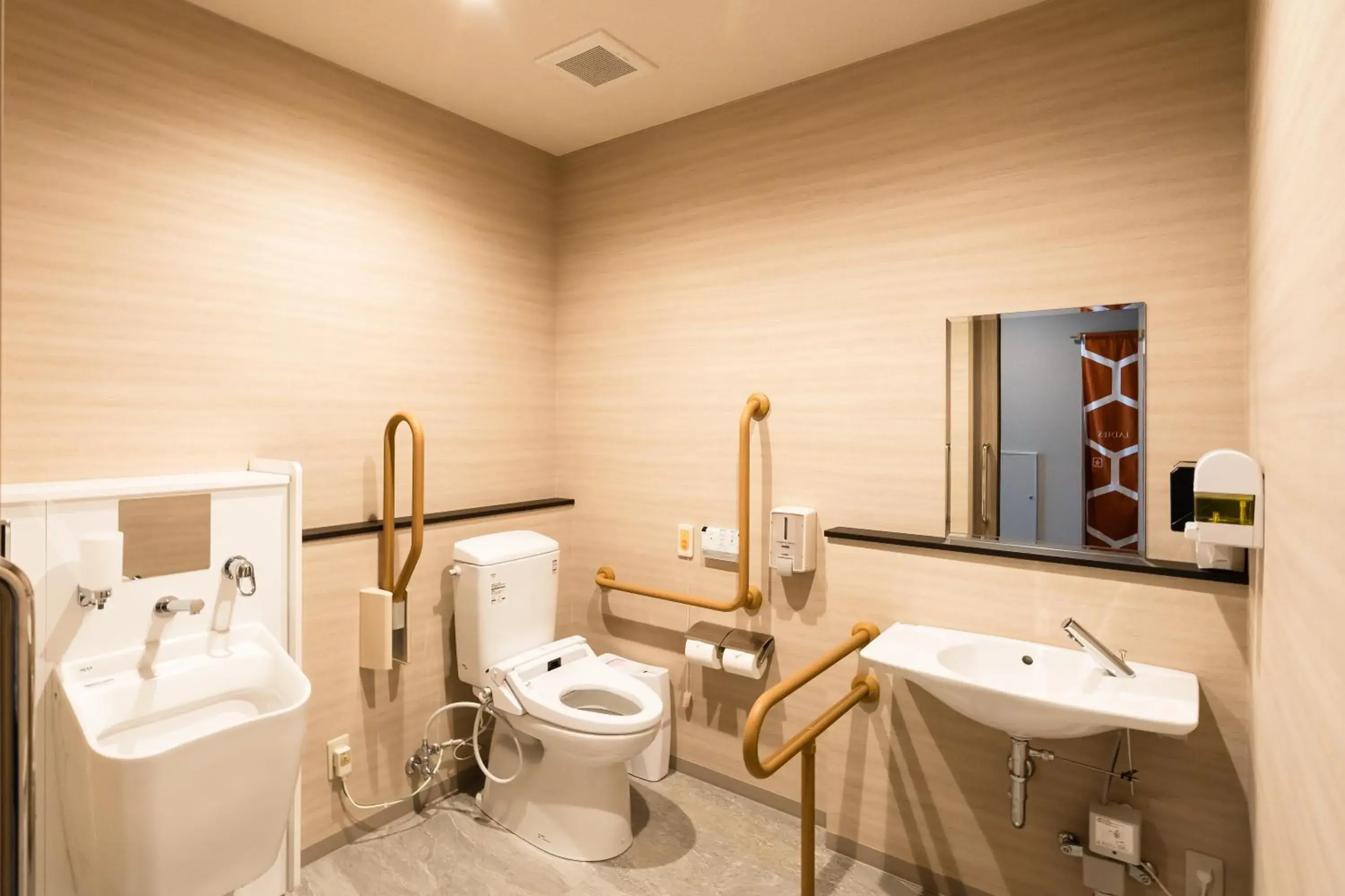 Area and facilities, Bathroom in Winery Hotel and Condominium HITOHANA