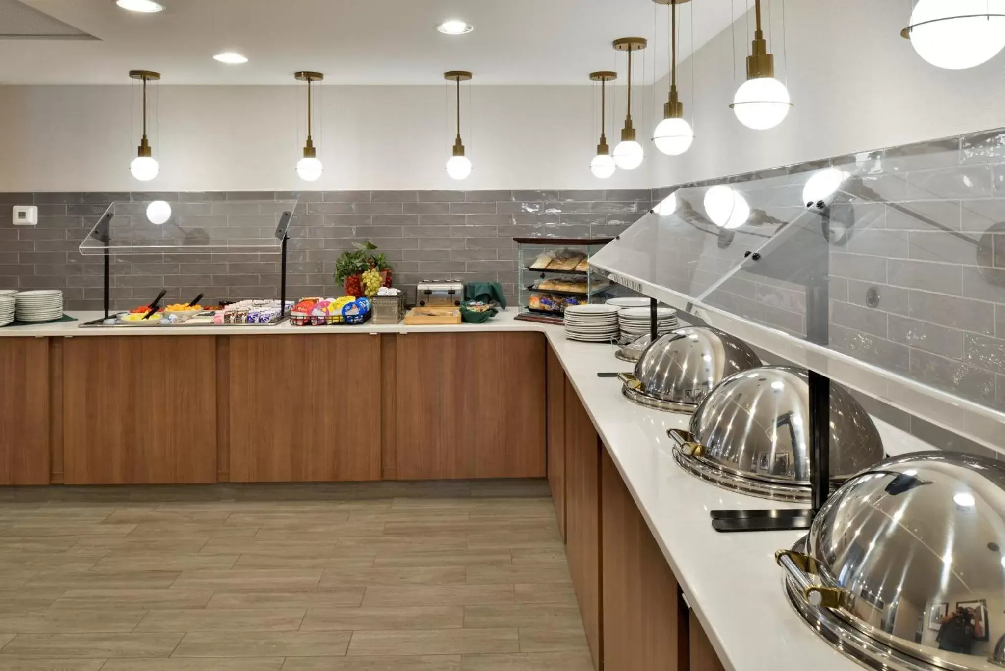 Restaurant/places to eat, Kitchen/Kitchenette in Holiday Inn Hotel & Suites Overland Park-Convention Center, an IHG Hotel