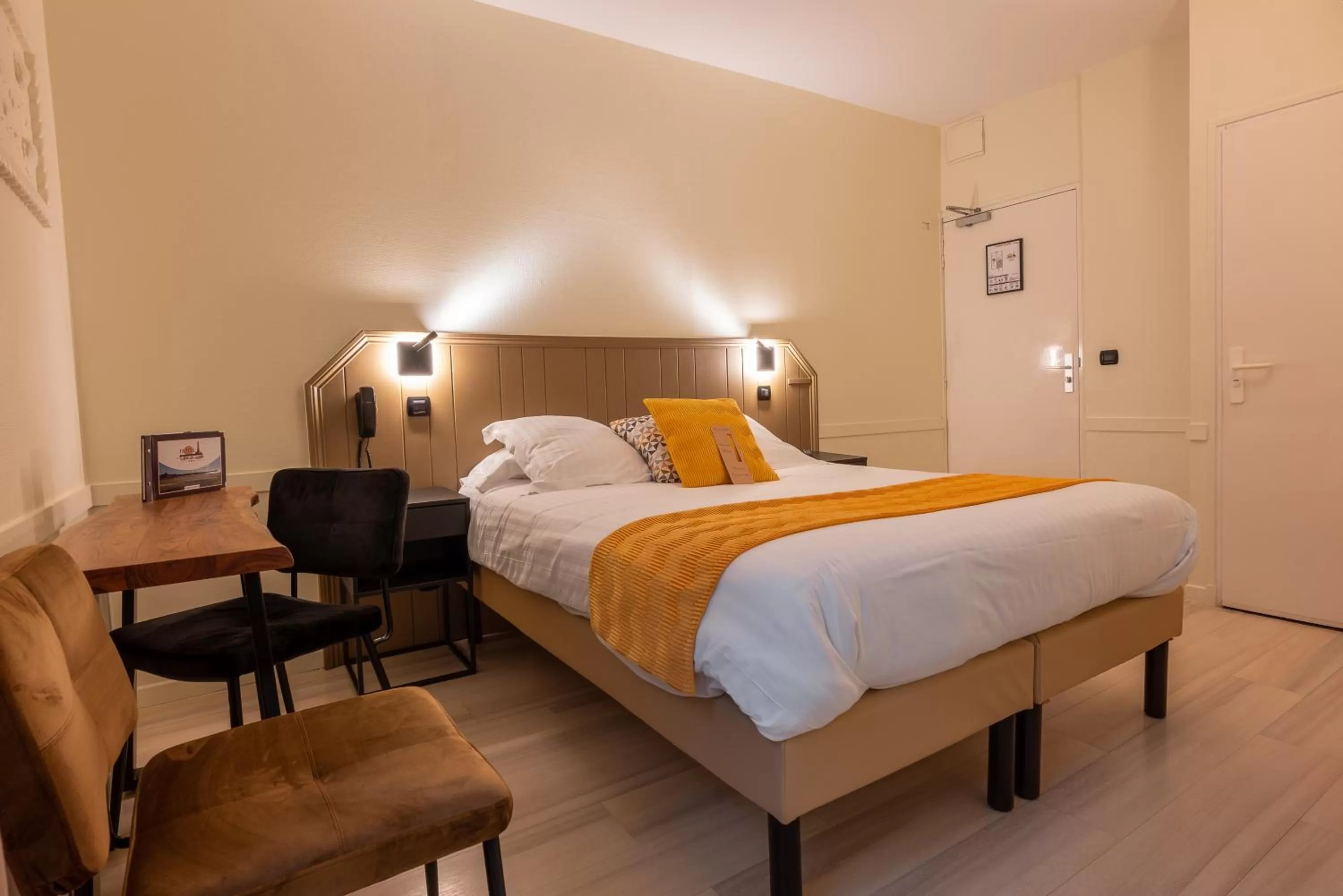 Bed in Logis Hôtel Rêve de Sable