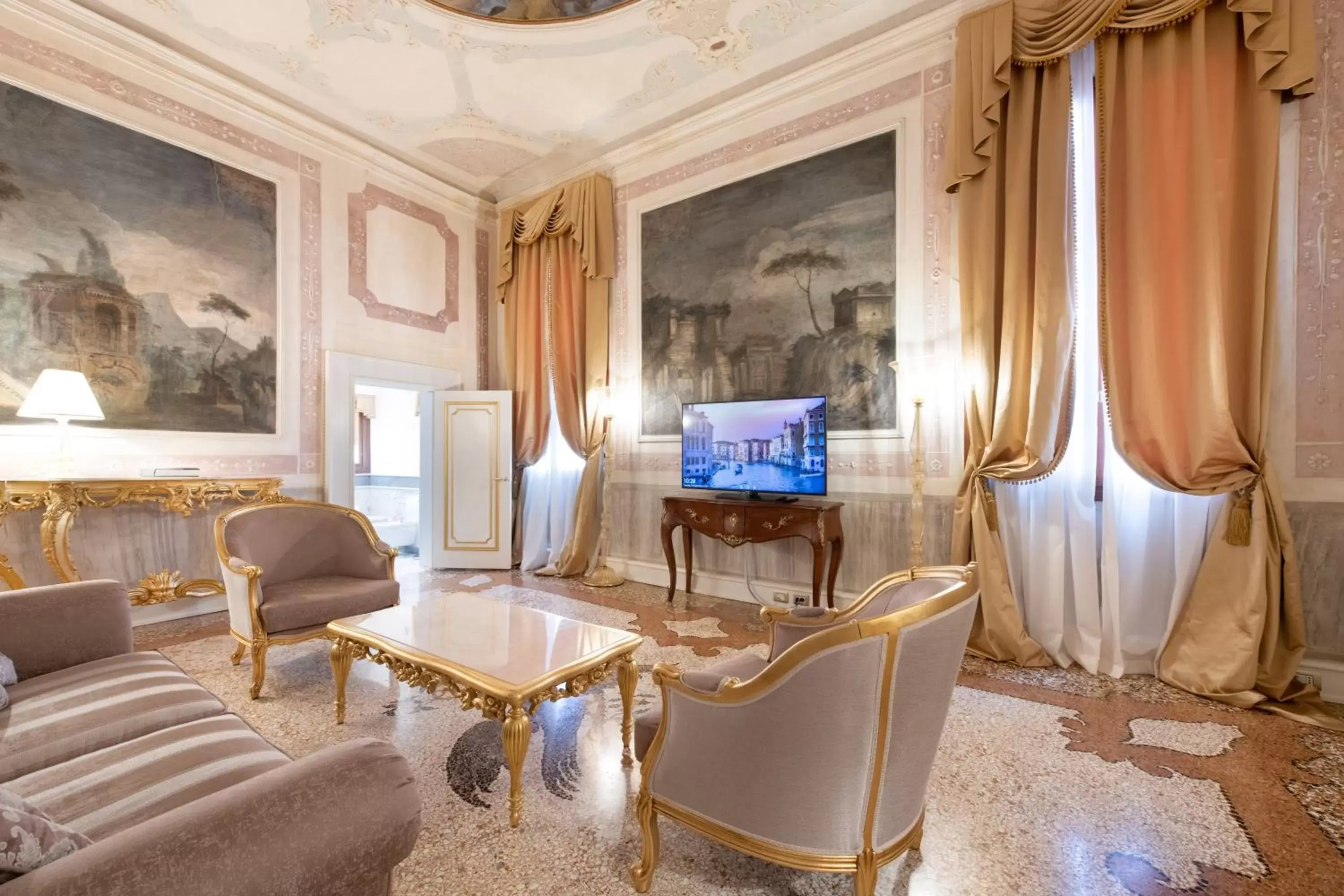 Living room, Seating Area in Ca' Bonfadini Historic Experience