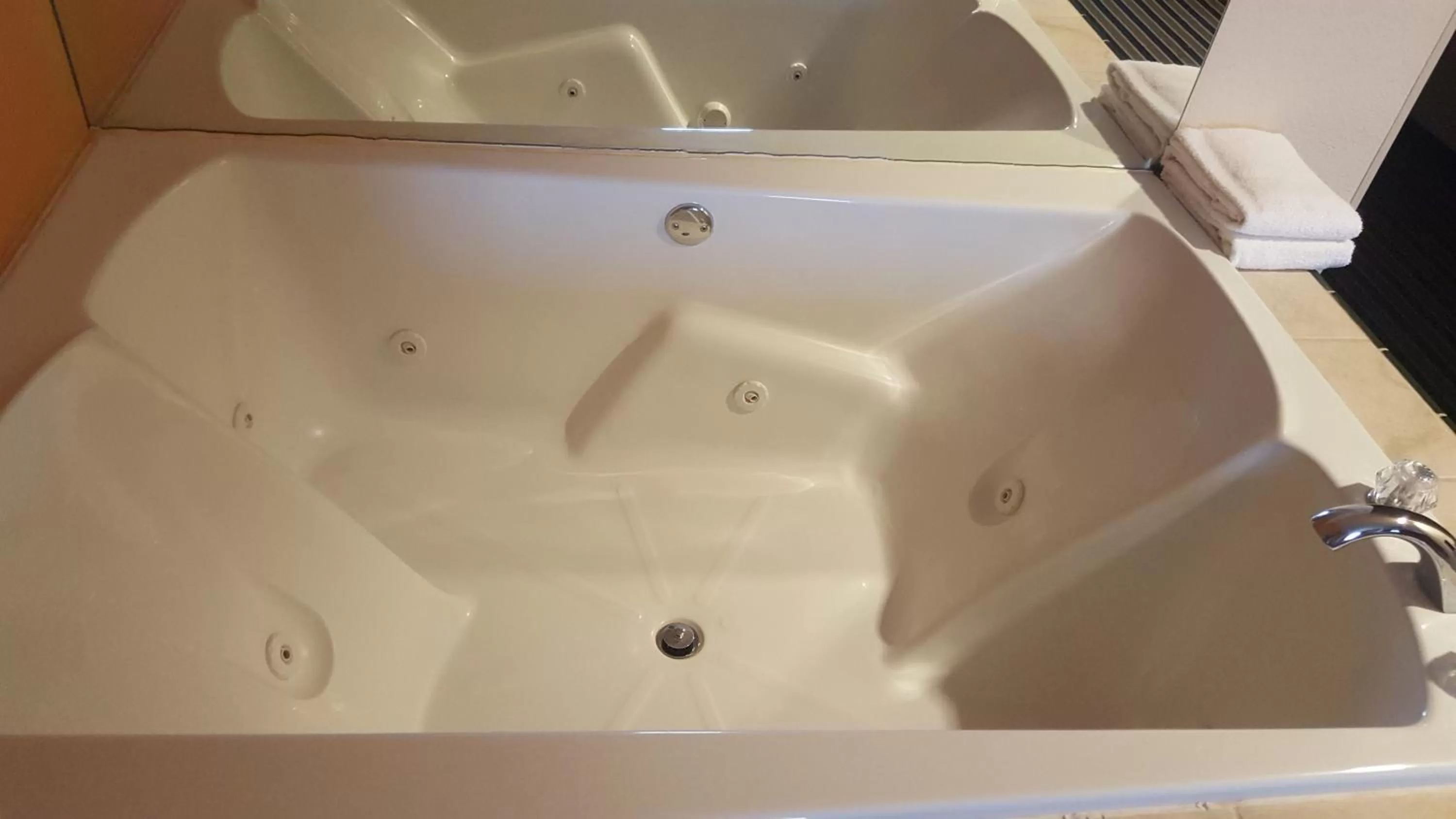 Hot Tub in The Rutledge Inn