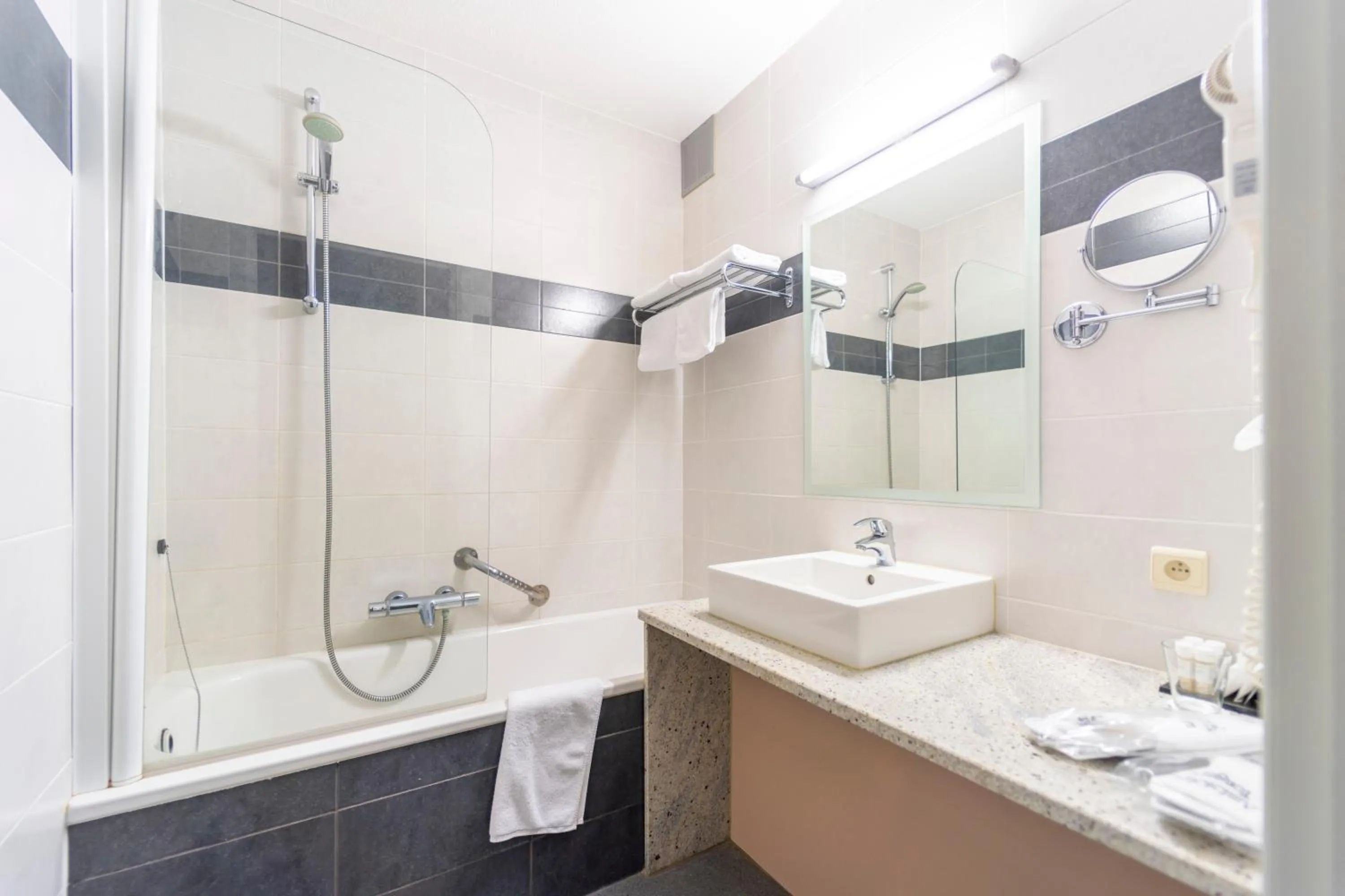 Bathroom in Hotel Ambiotel