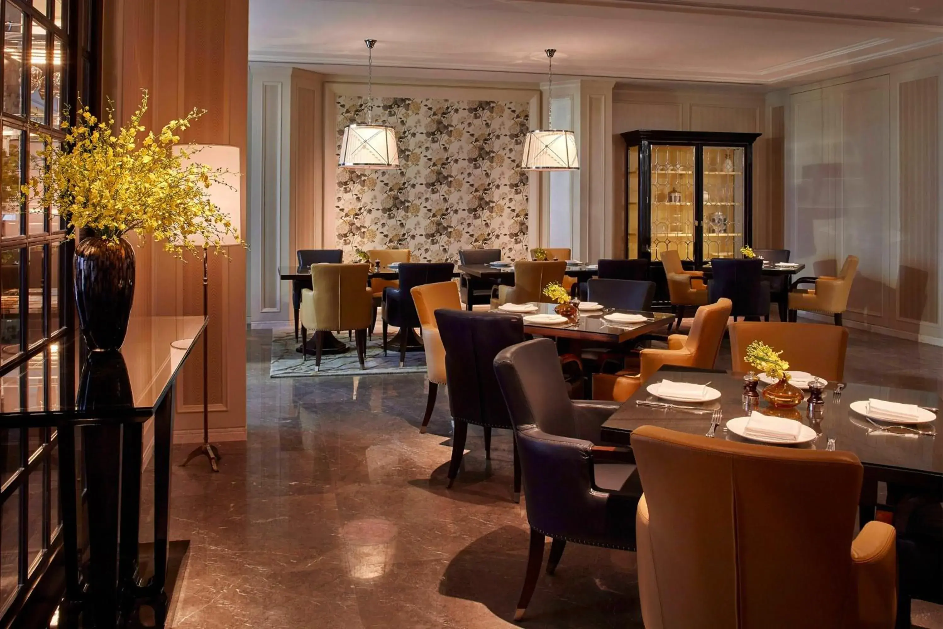 Lounge or bar, Restaurant/Places to Eat in The Ritz-Carlton, Haikou