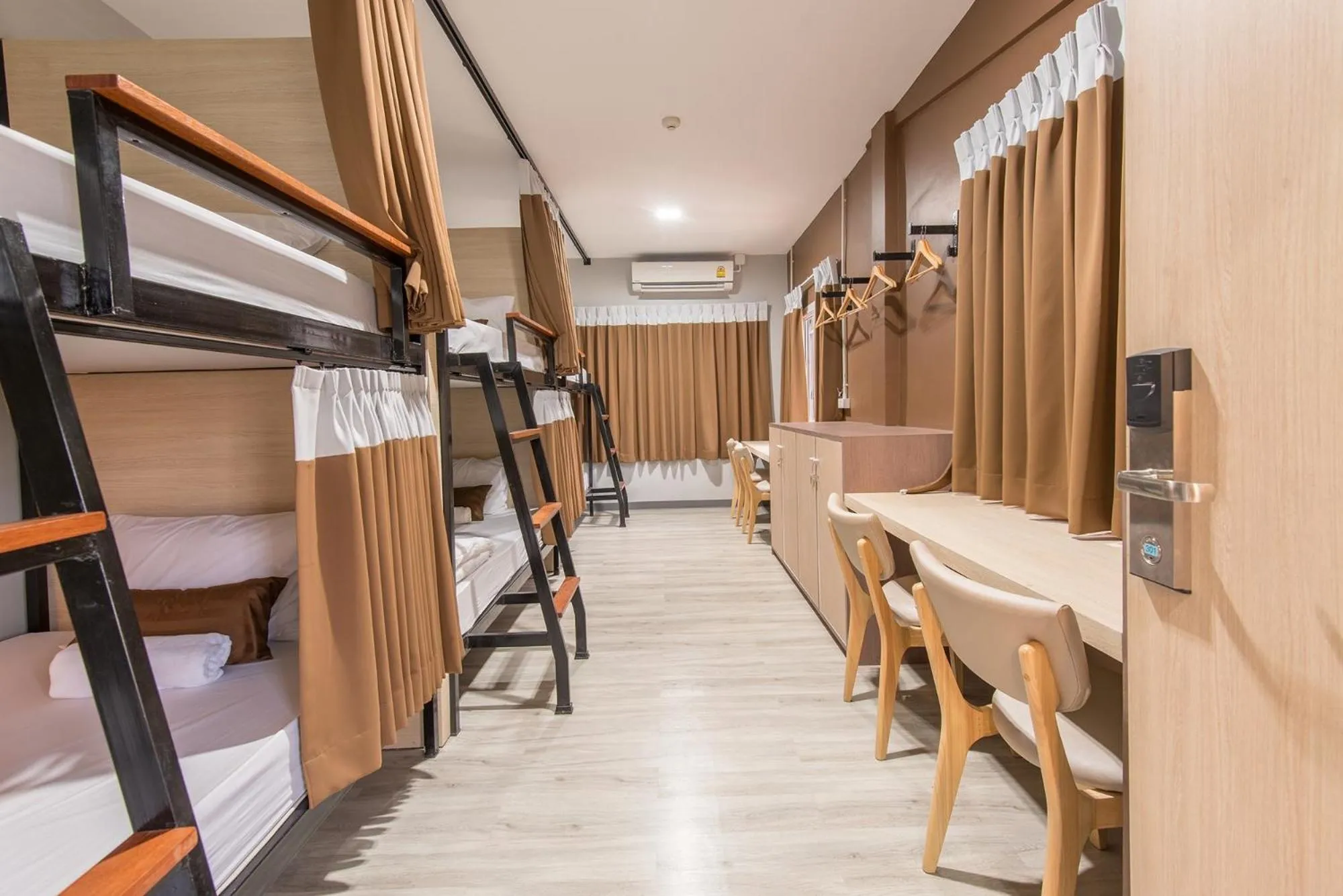 Photo of the whole room, Bed in Siam Stadium Hostel