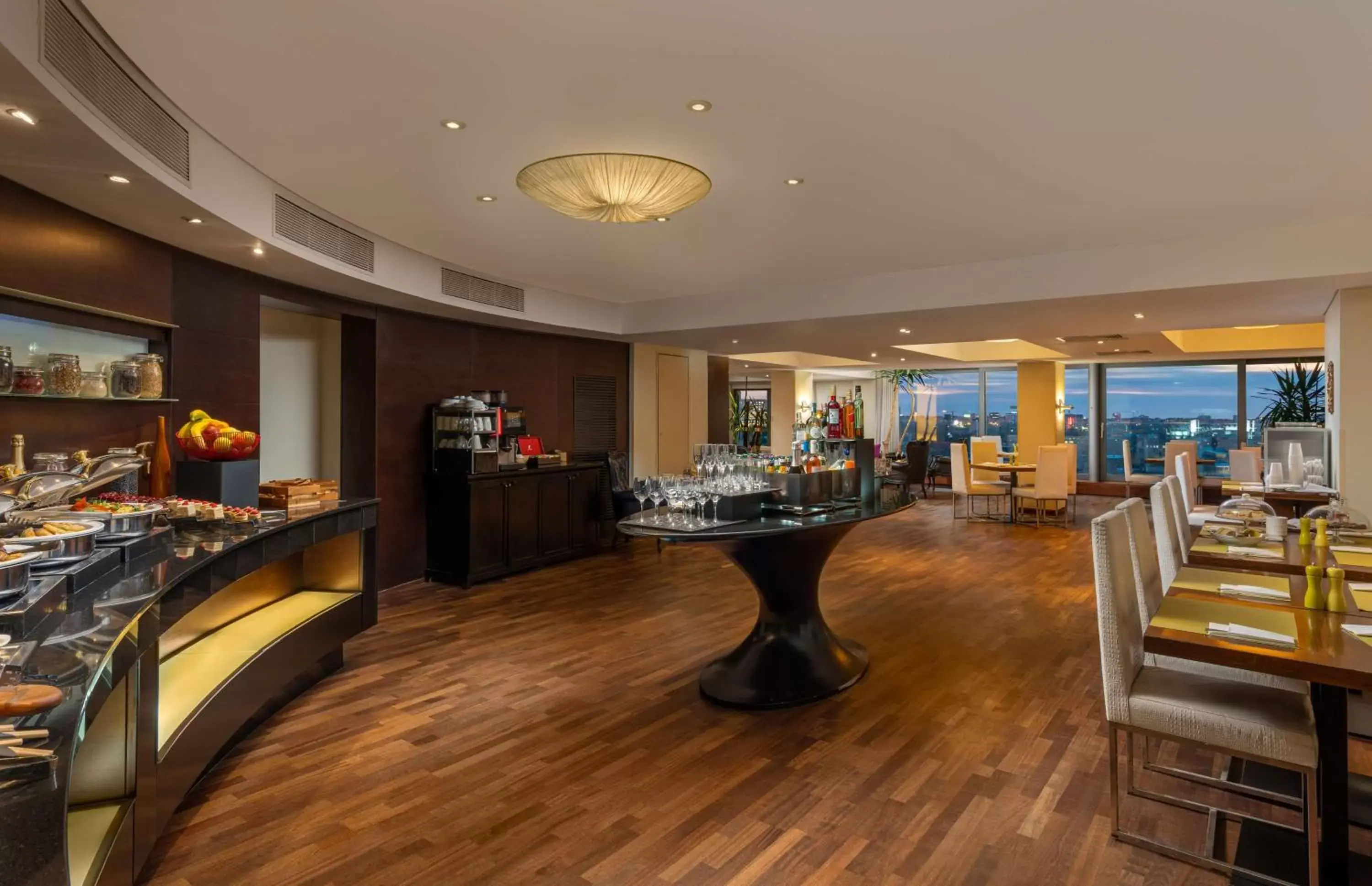 Lounge or bar, Restaurant/Places to Eat in Radisson Blu Hotel Bucharest