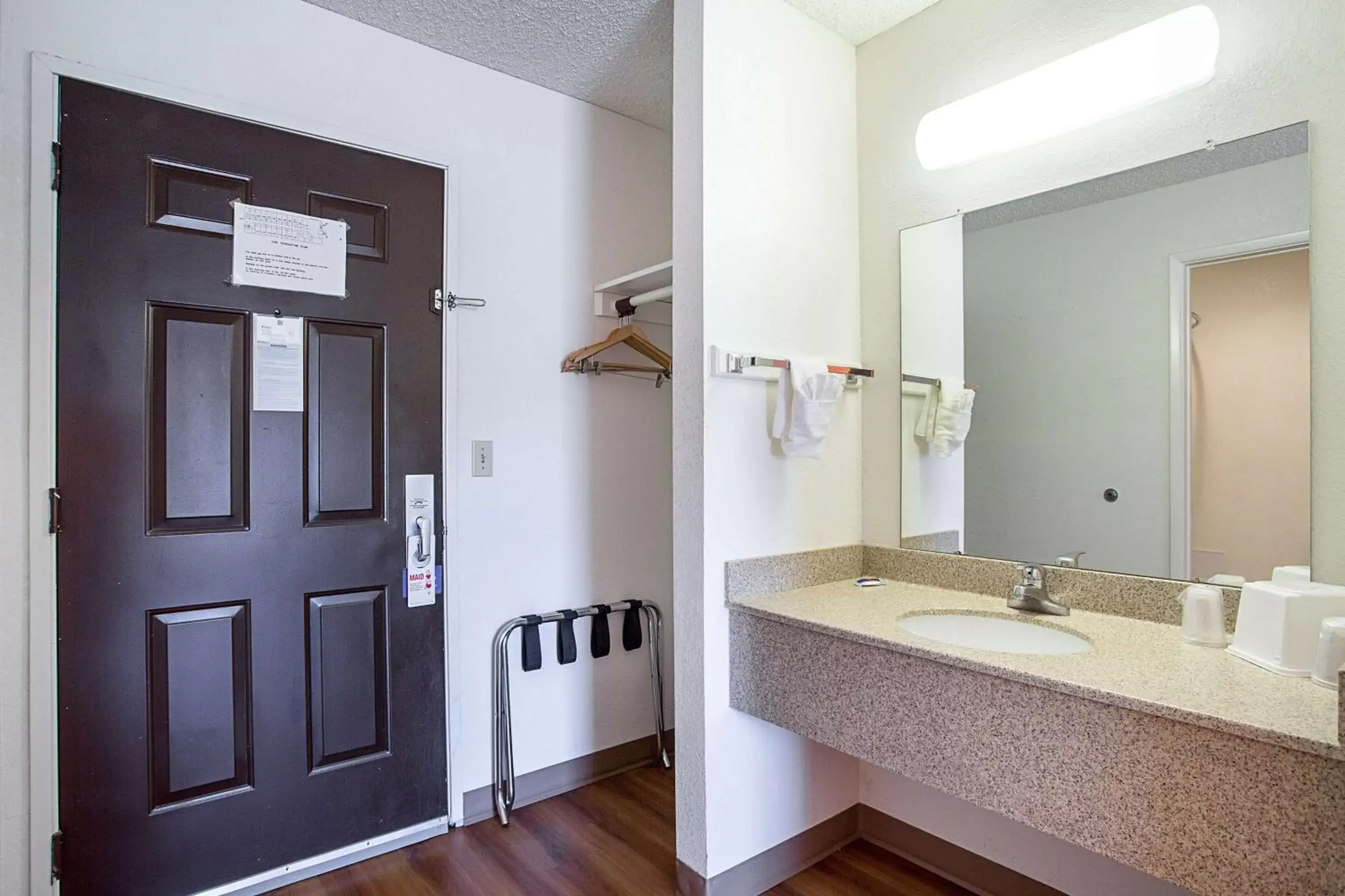 Bathroom in Motel 6-Williams, AZ - West - Grand Canyon