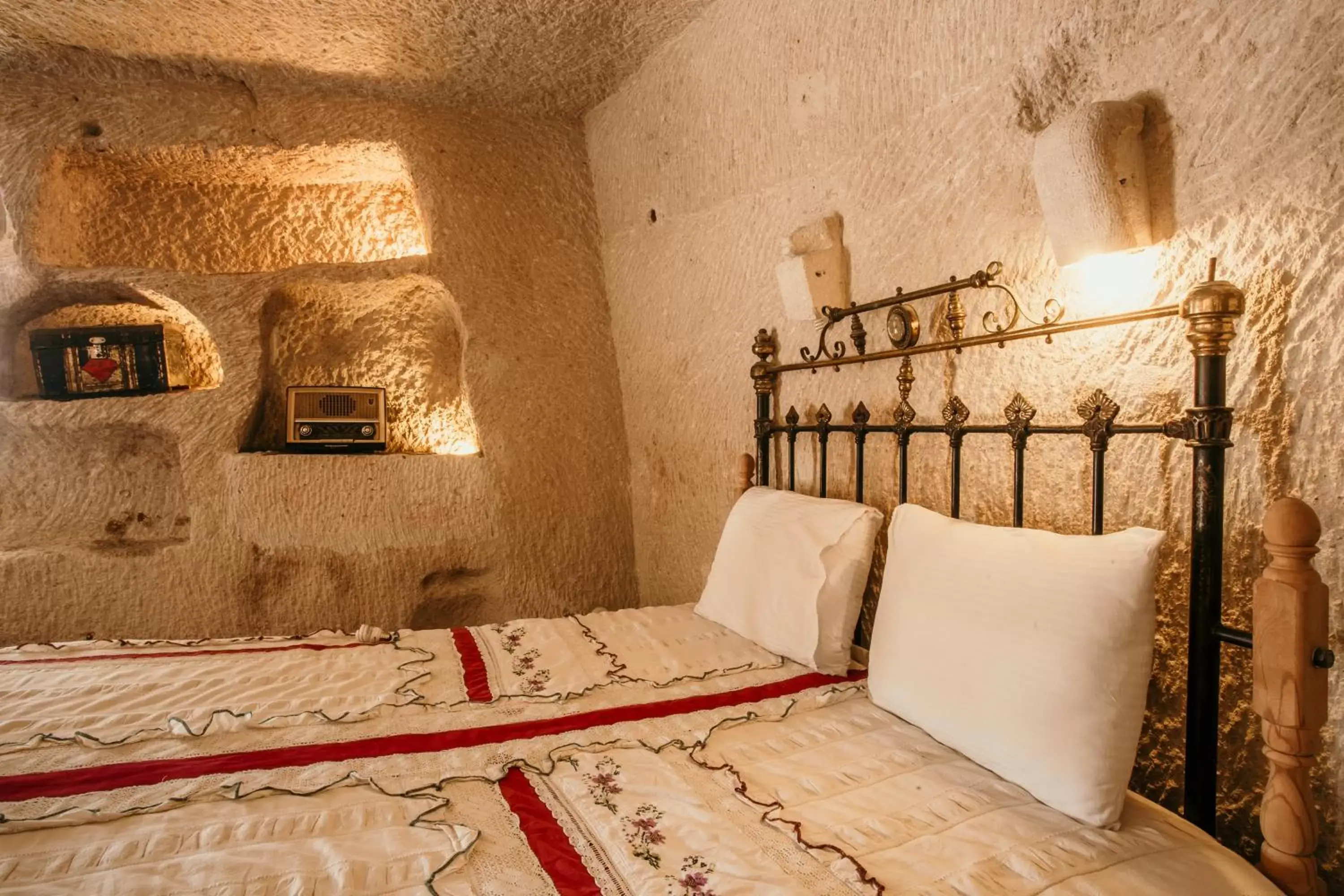 Bed in Village Cave House Hotel