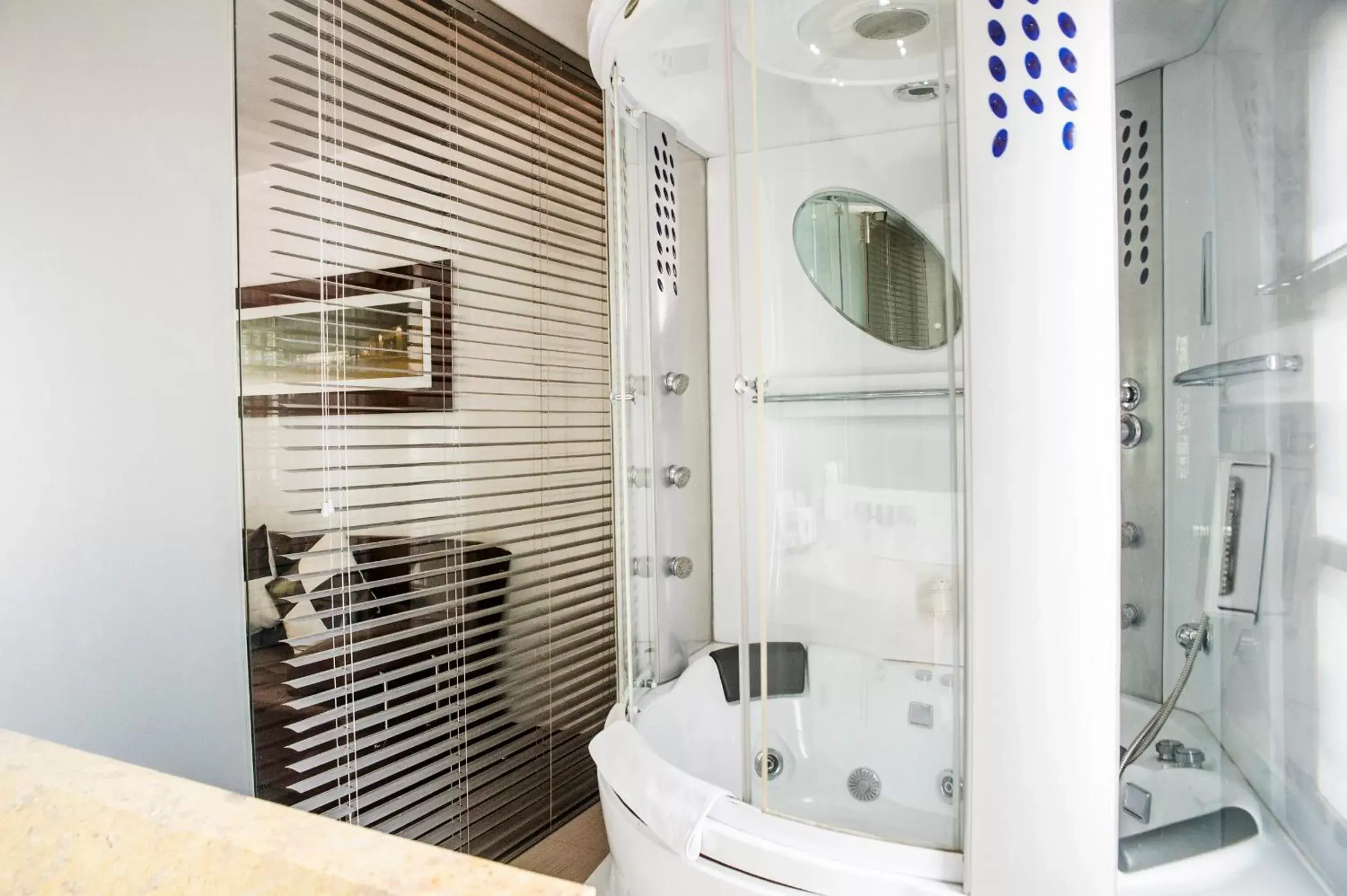 Bathroom in Hotel Virrey Park