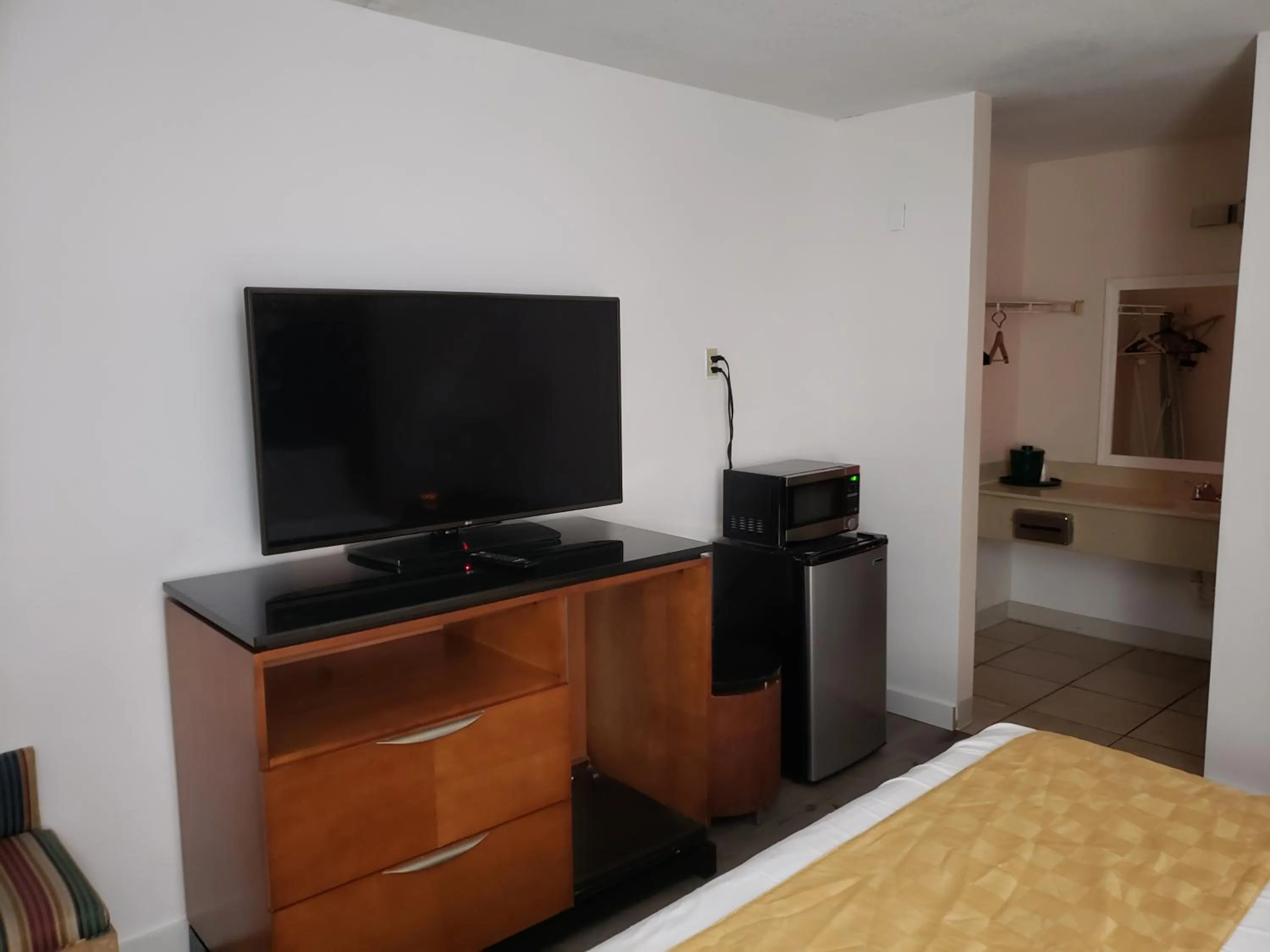 Bed in Knights Inn Kissimmee