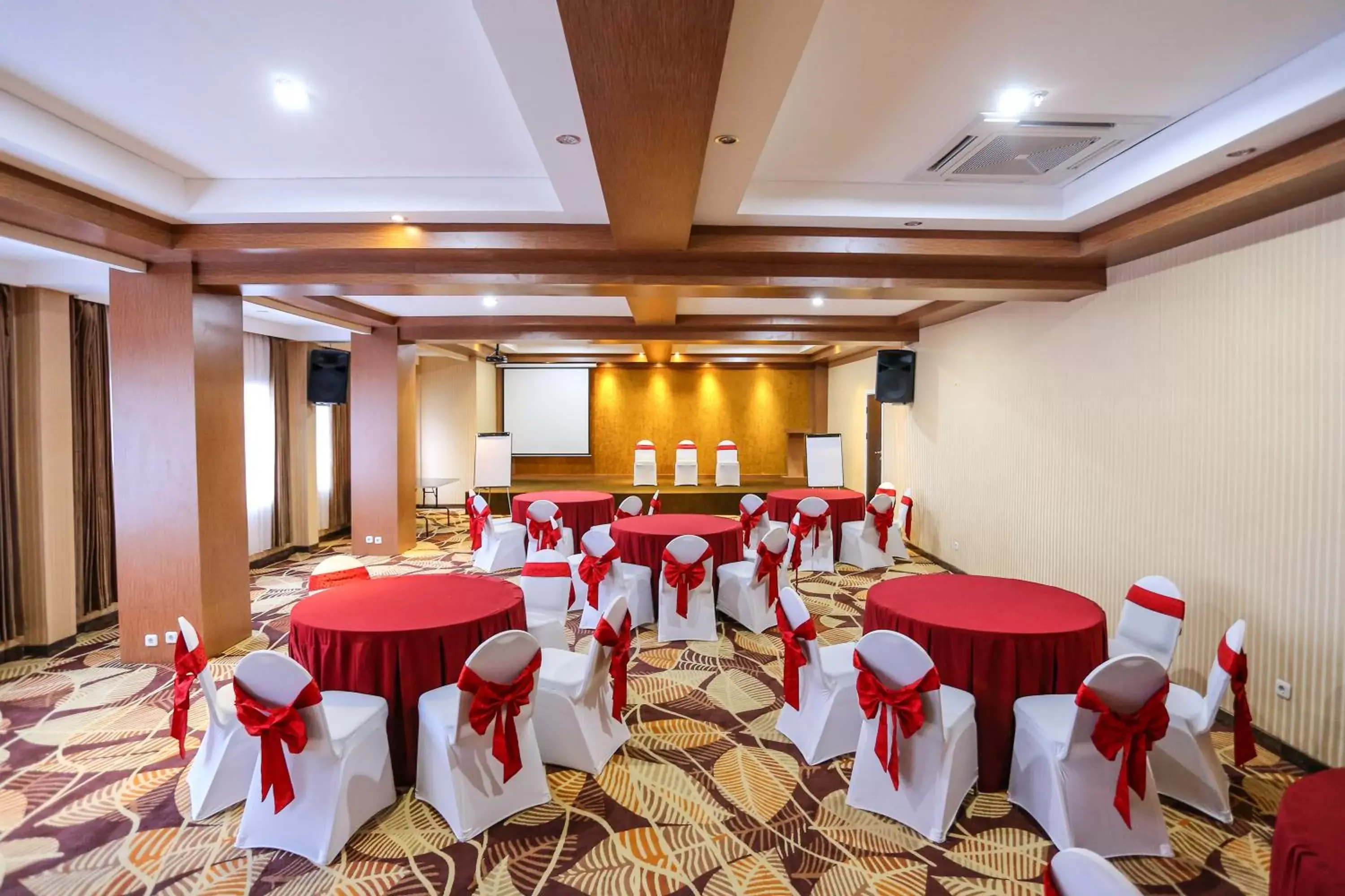 Banquet/Function facilities, Banquet Facilities in Sylvia Hotel Kupang